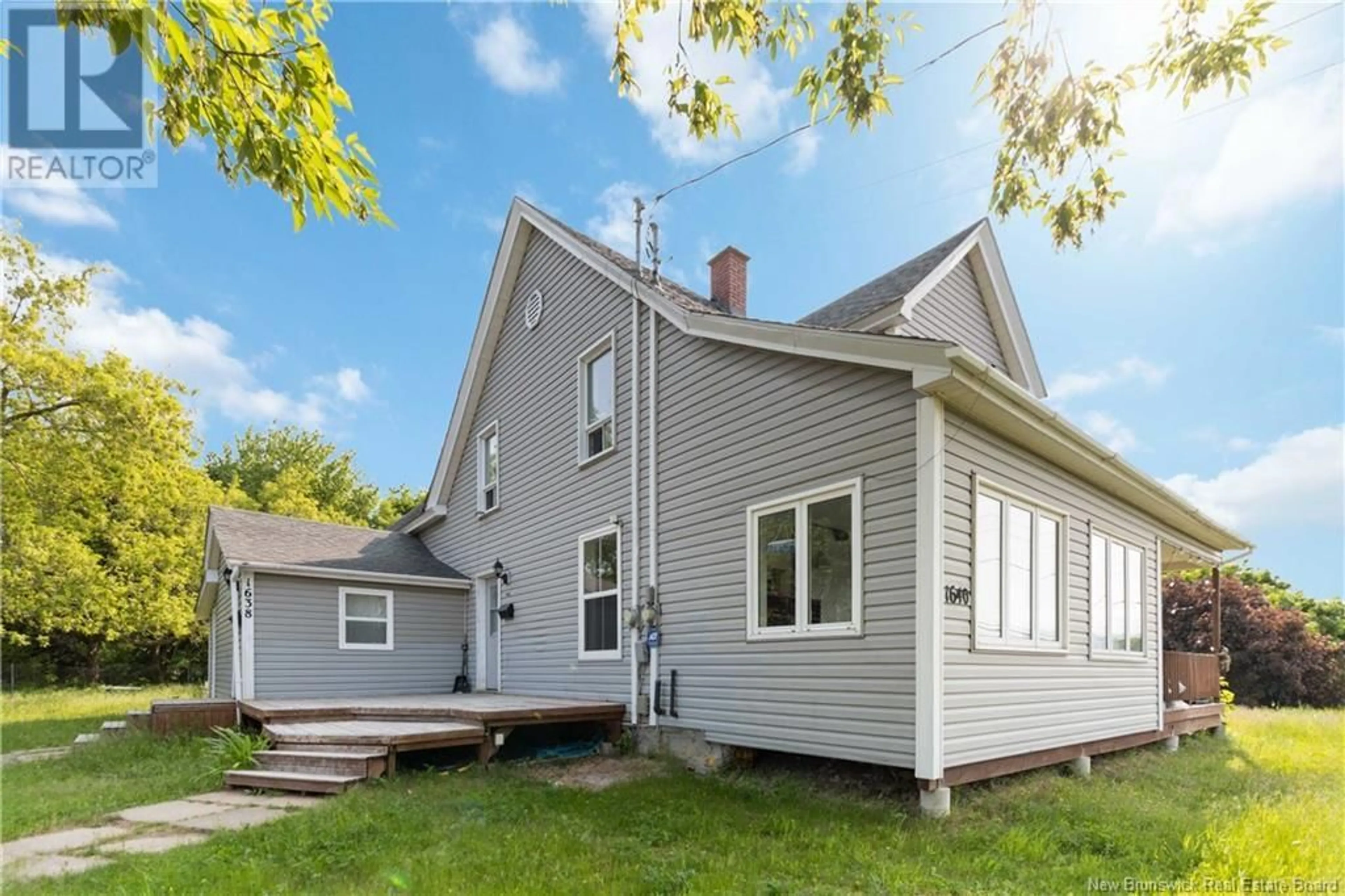 Home with vinyl exterior material, building for 1638-1640 AMIRAULT STREET, Dieppe New Brunswick E1A4V3