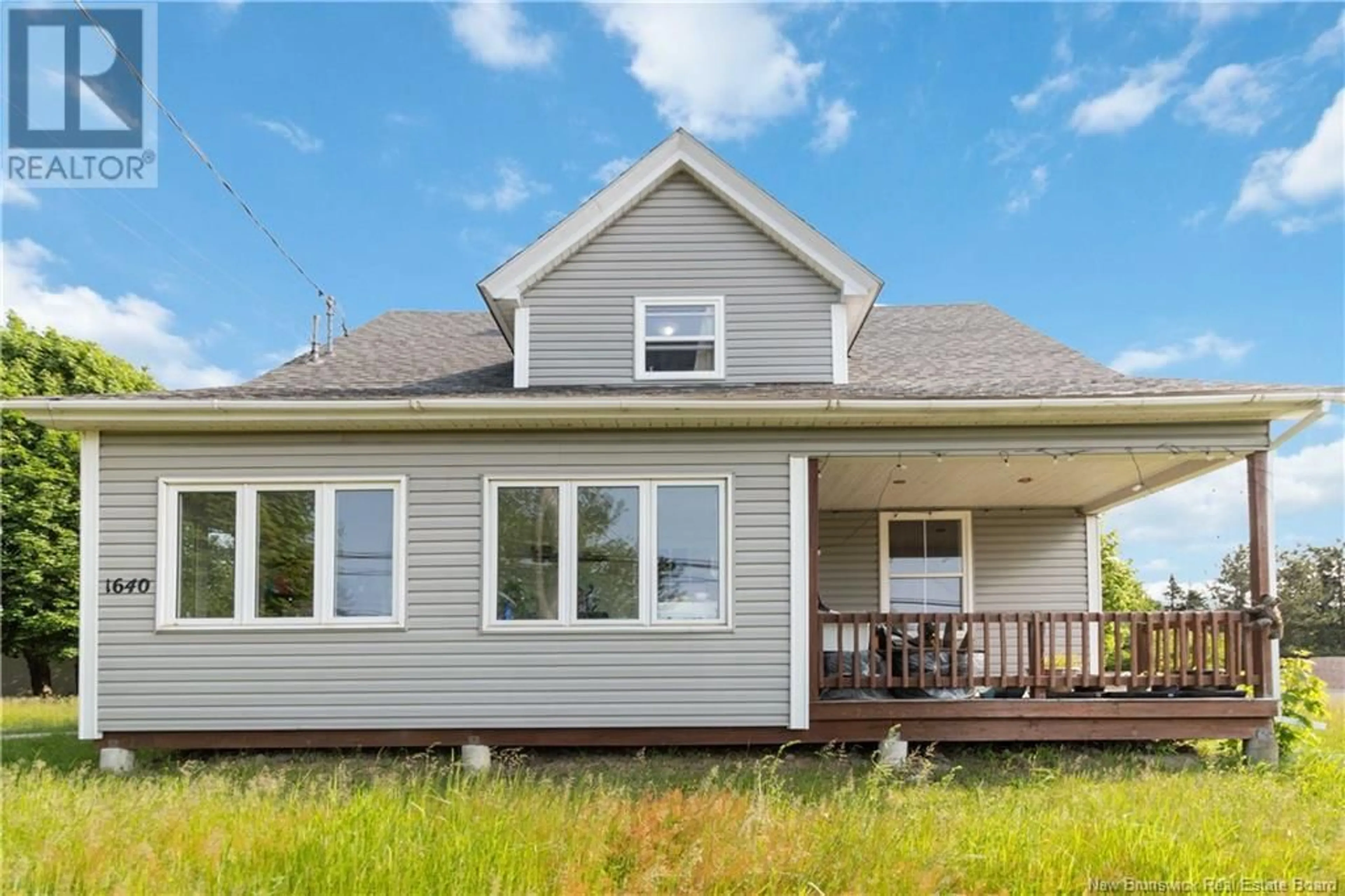 Home with vinyl exterior material, building for 1638-1640 AMIRAULT STREET, Dieppe New Brunswick E1A4V3