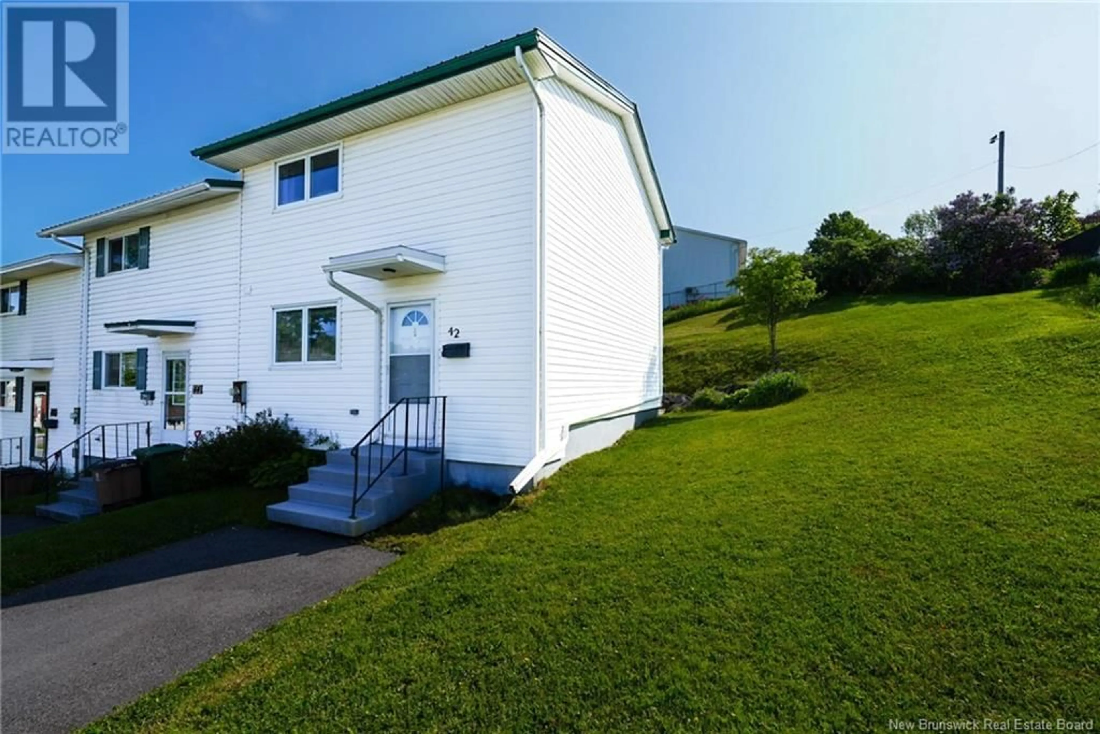 A pic from outside/outdoor area/front of a property/back of a property/a pic from drone, unknown for 42 ST ANNE, Saint John New Brunswick E2J3X2
