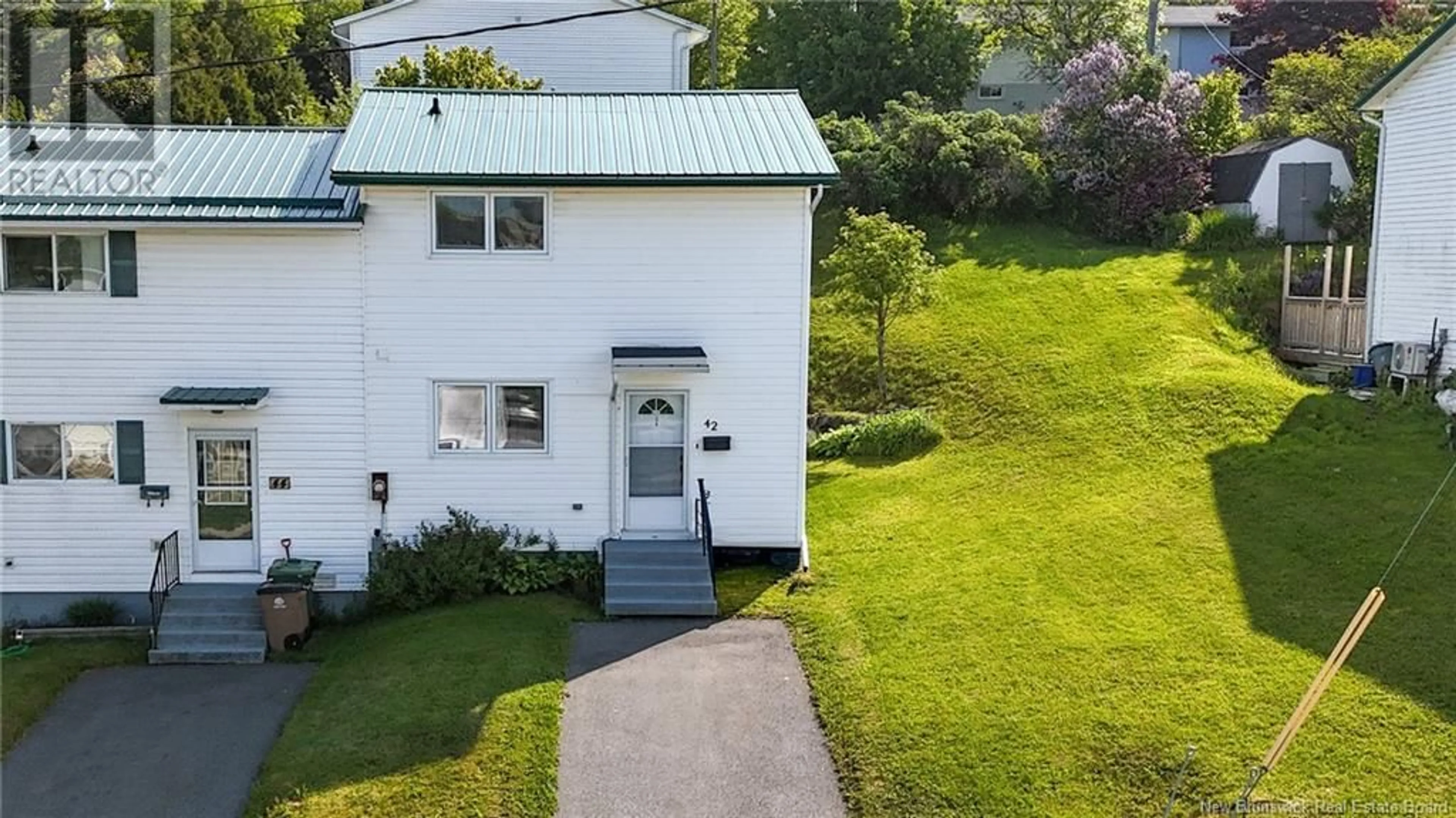 A pic from outside/outdoor area/front of a property/back of a property/a pic from drone, unknown for 42 ST ANNE, Saint John New Brunswick E2J3X2