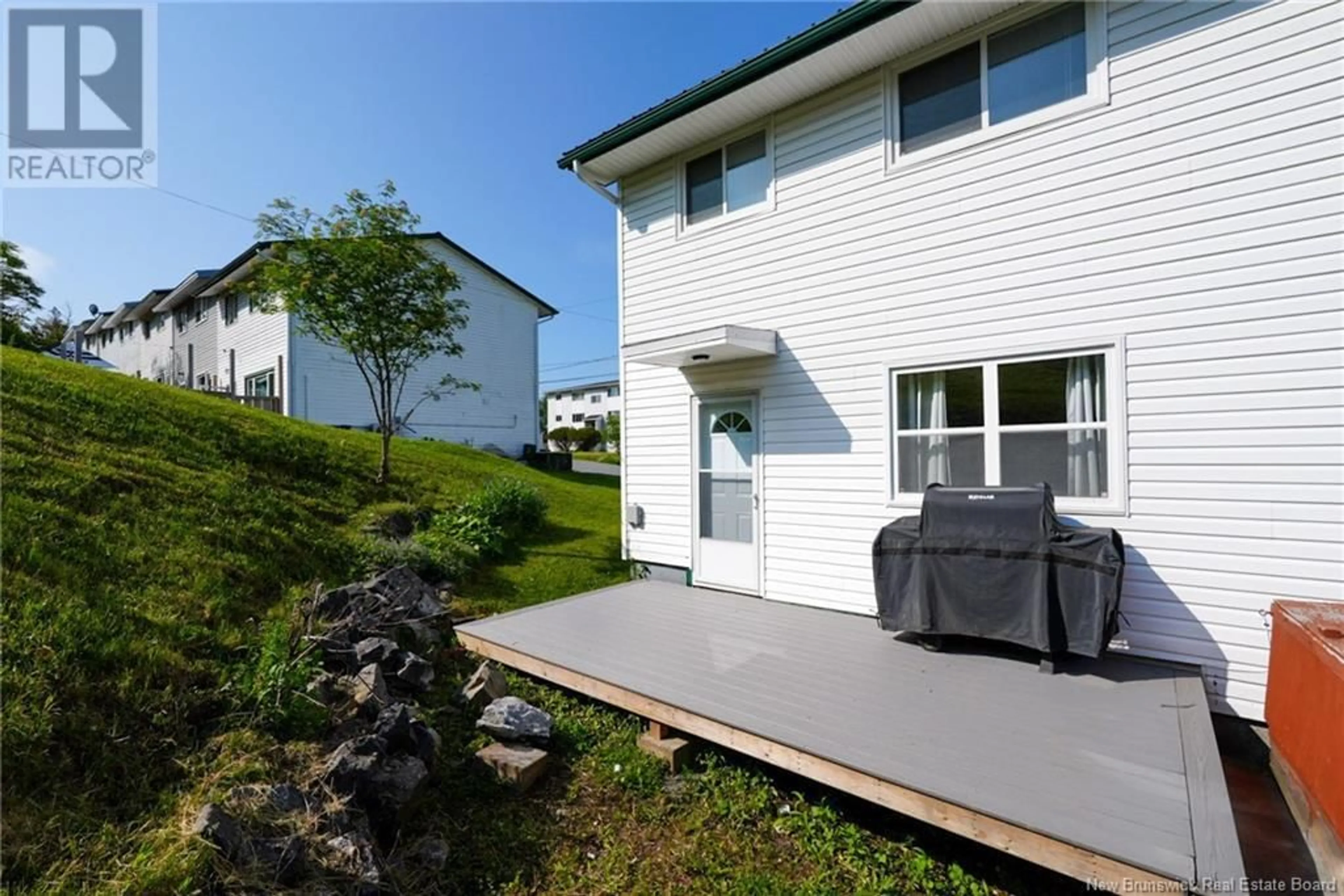 Patio, street for 42 ST ANNE, Saint John New Brunswick E2J3X2