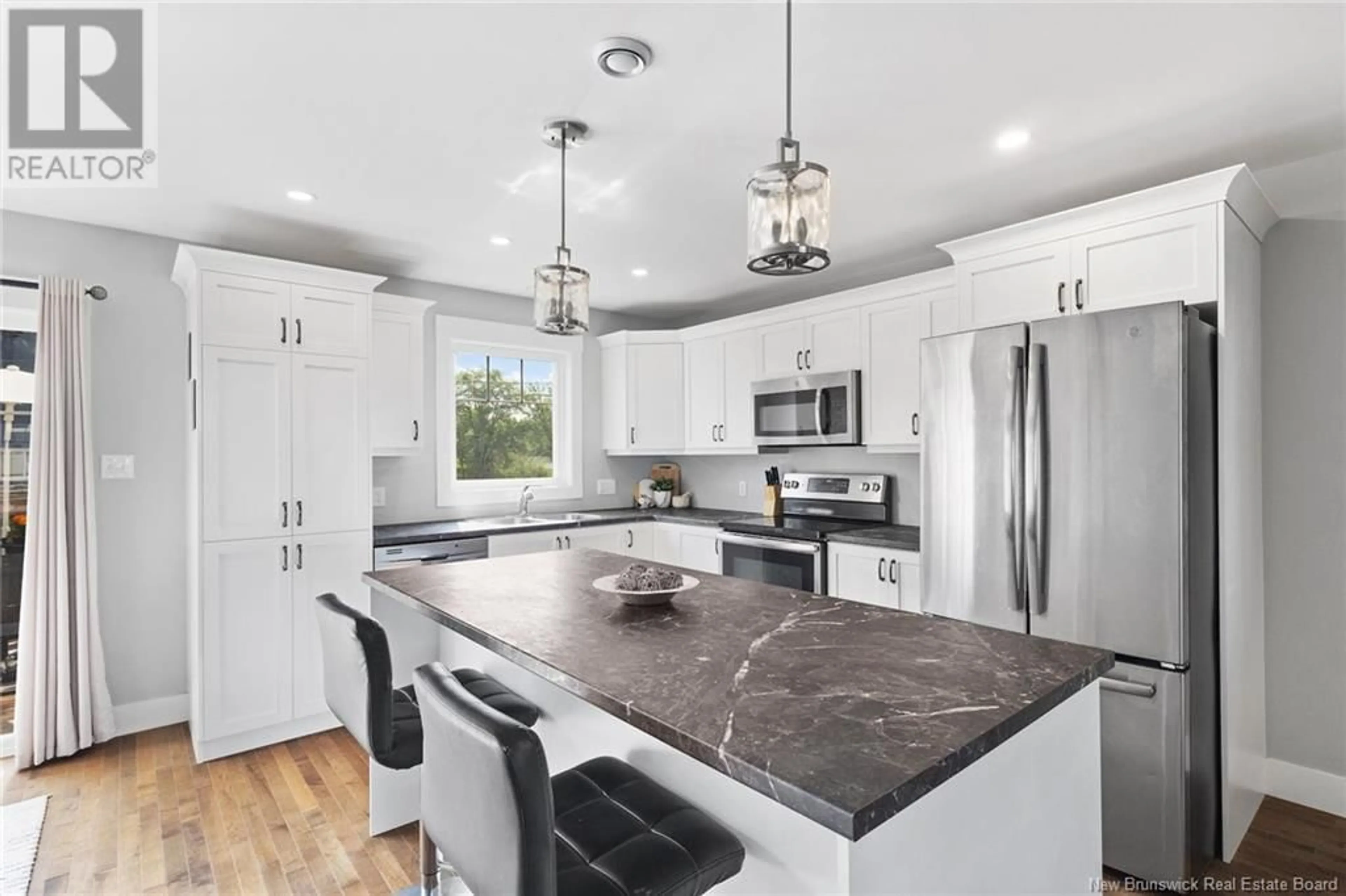 Contemporary kitchen, ceramic/tile floor for 108 MIA CIRCLE, Fredericton New Brunswick E3A7N5