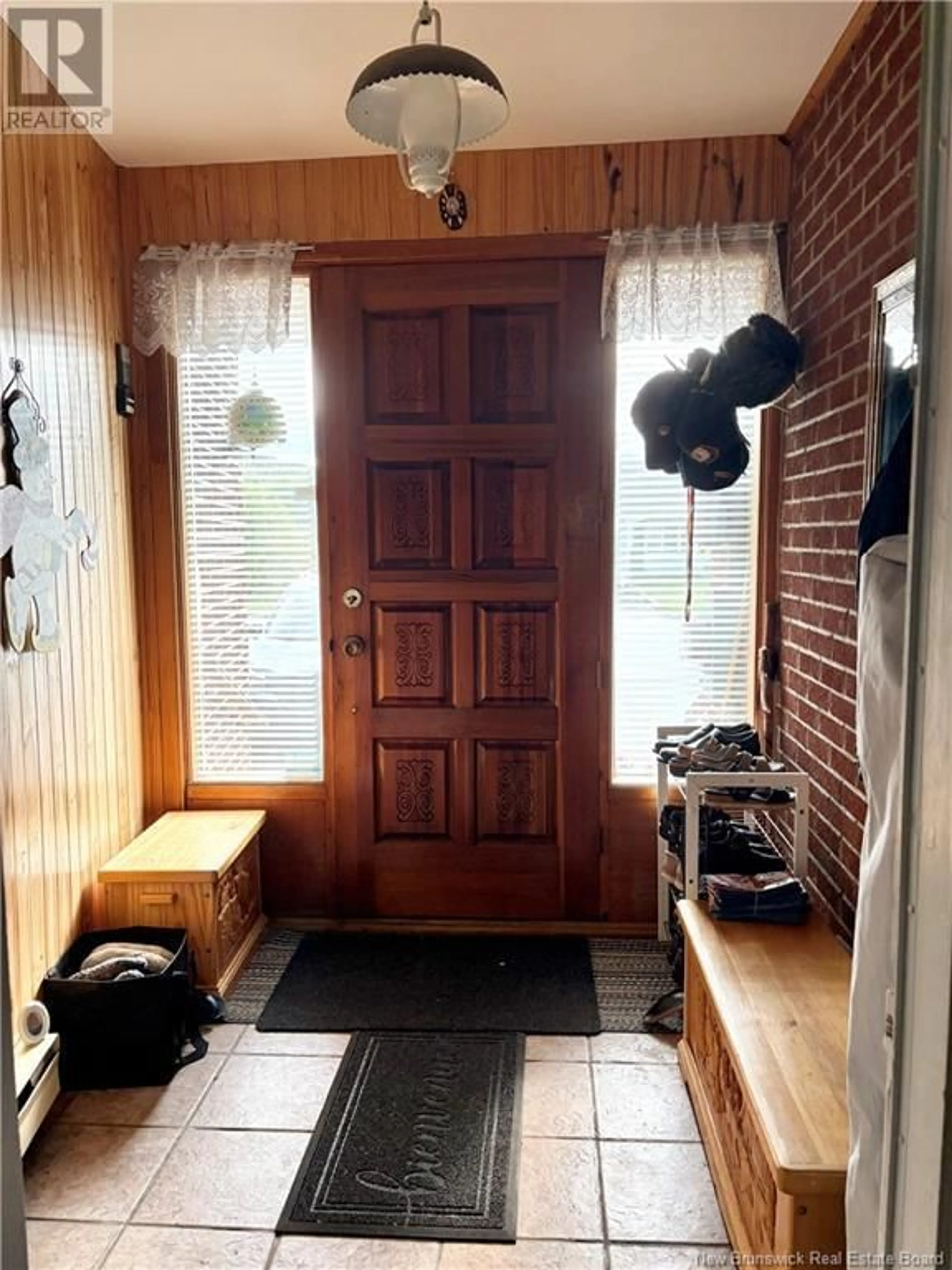 Indoor entryway for 869 VICTORIA STREET, Edmundston New Brunswick E3V3T4