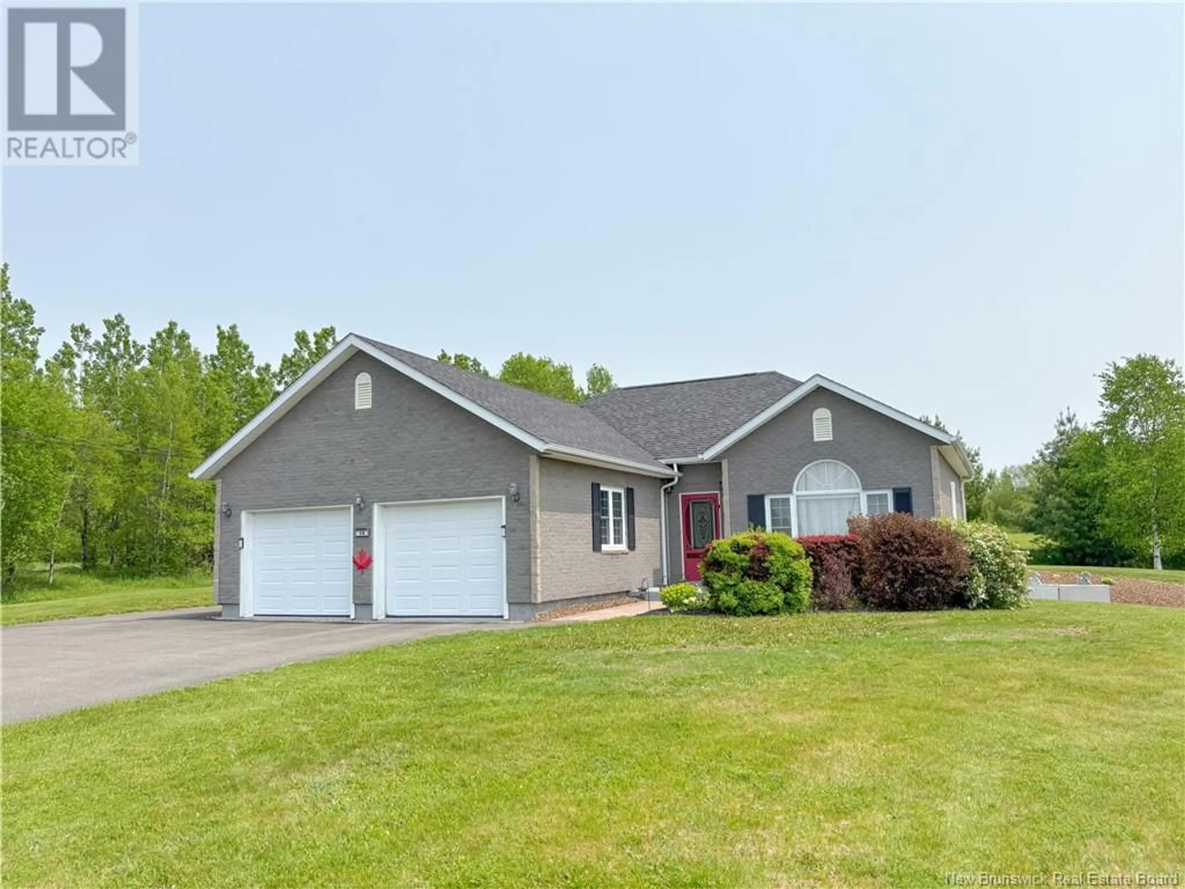 Home with vinyl exterior material, unknown for 10 HANNOVER STREET, Grafton New Brunswick E7N2A7