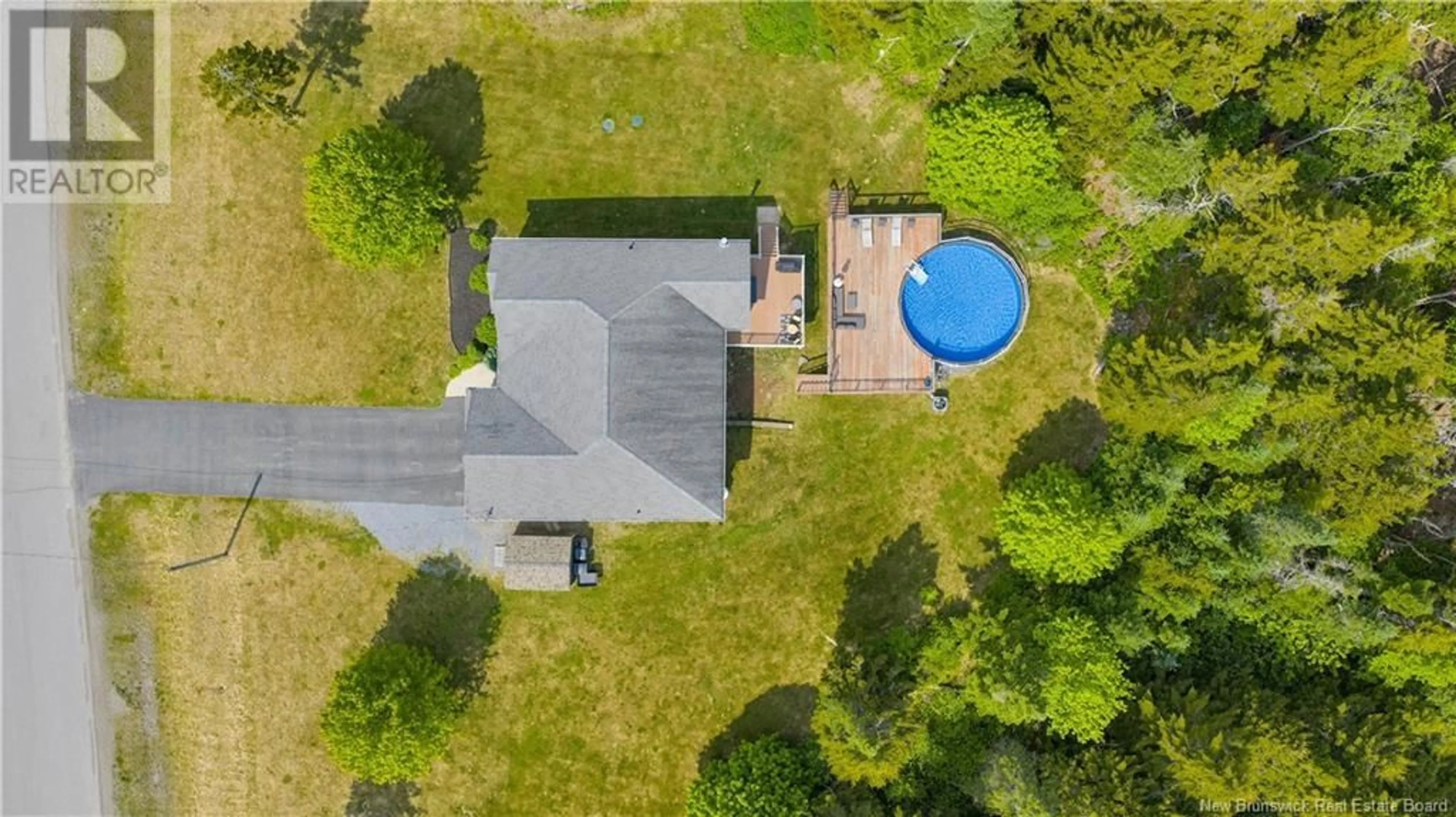 A pic from outside/outdoor area/front of a property/back of a property/a pic from drone, water/lake/river/ocean view for 14 MEREDITH AVENUE, Saint John New Brunswick E2K5C4