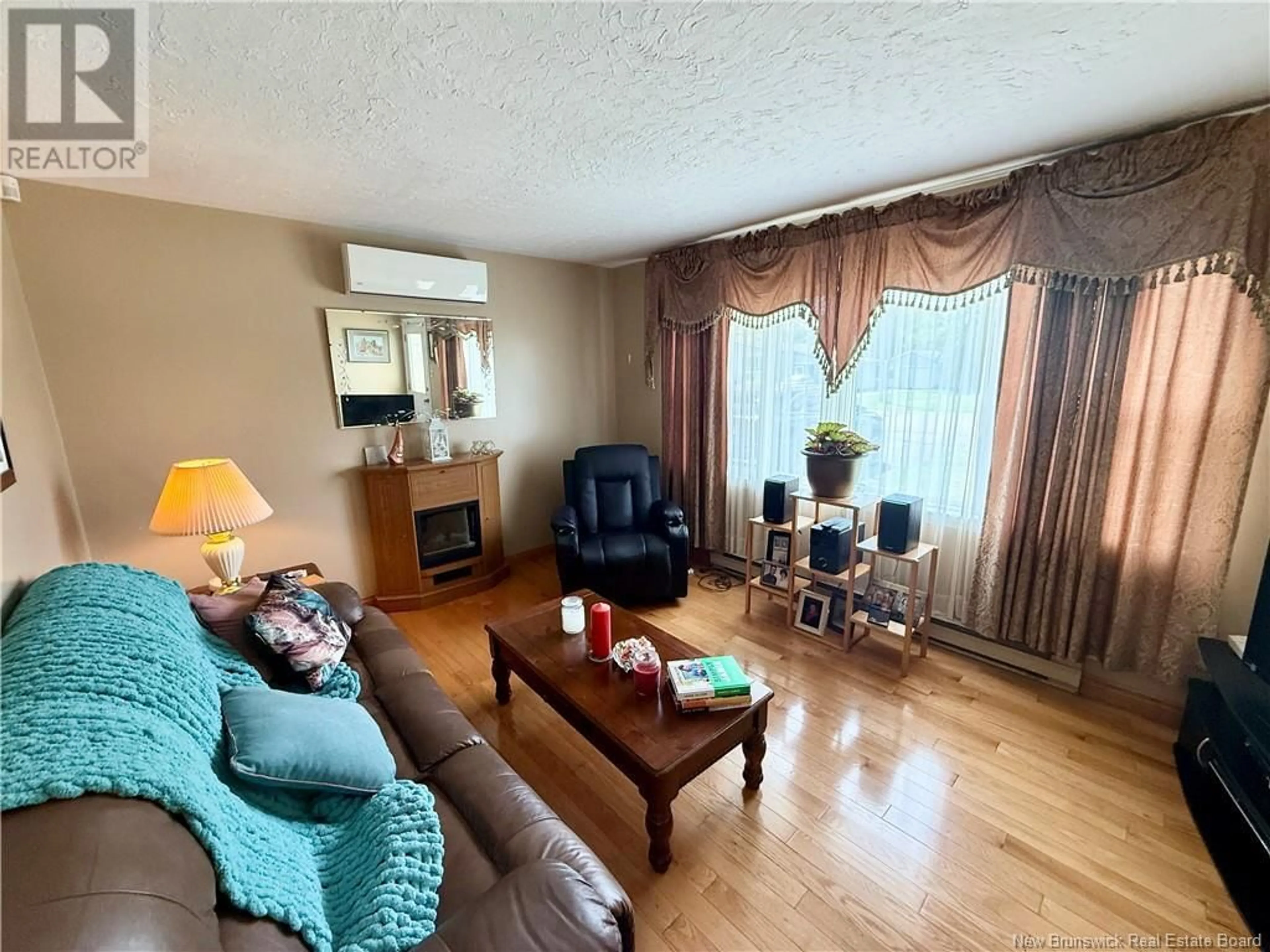 Living room with furniture, wood/laminate floor for 860 DUNCAN COURT, Bathurst New Brunswick E2A2V4