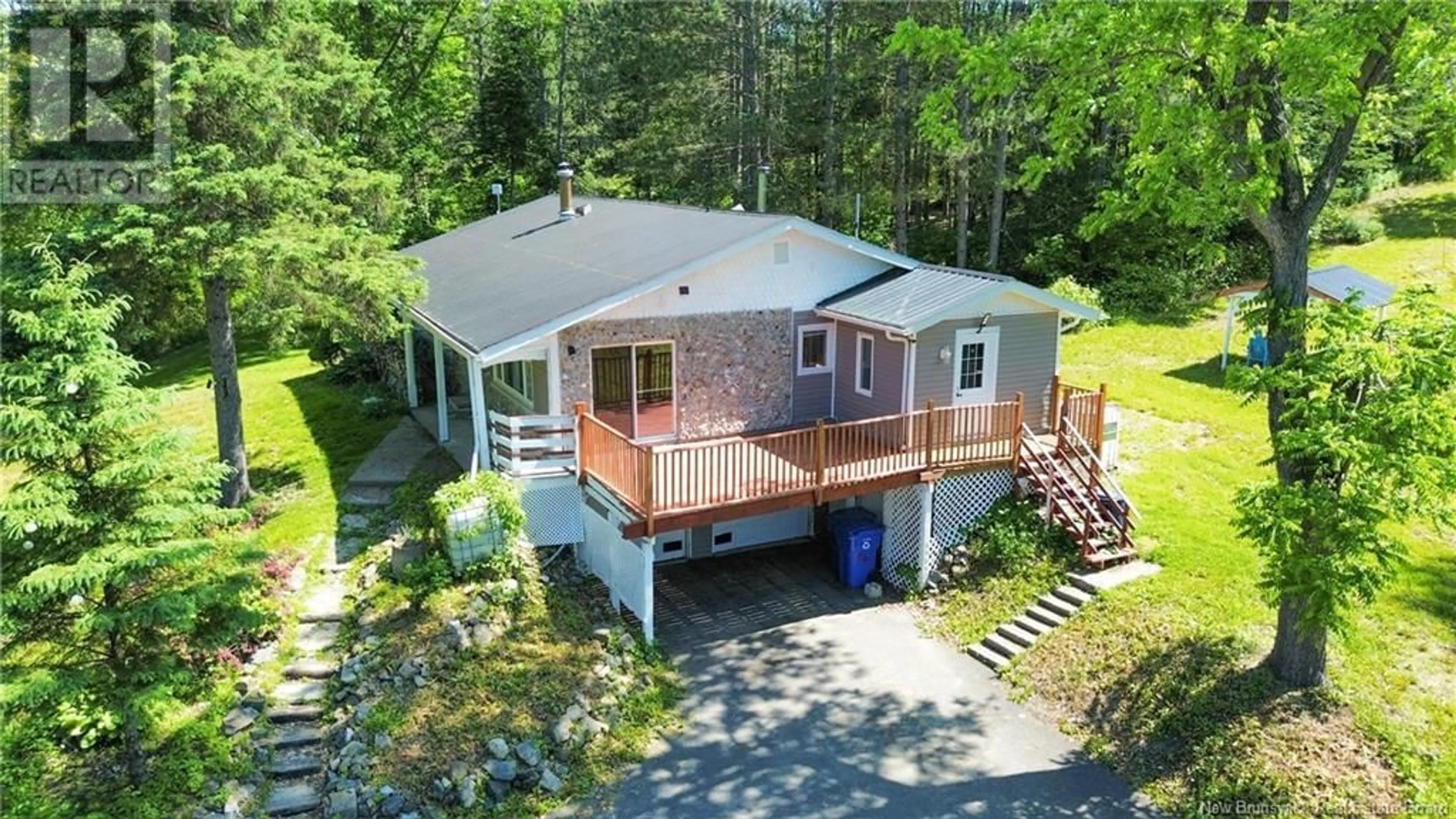 A pic from outside/outdoor area/front of a property/back of a property/a pic from drone, water/lake/river/ocean view for 34 ROBINSON DRIVE, Grafton New Brunswick E7N1G6