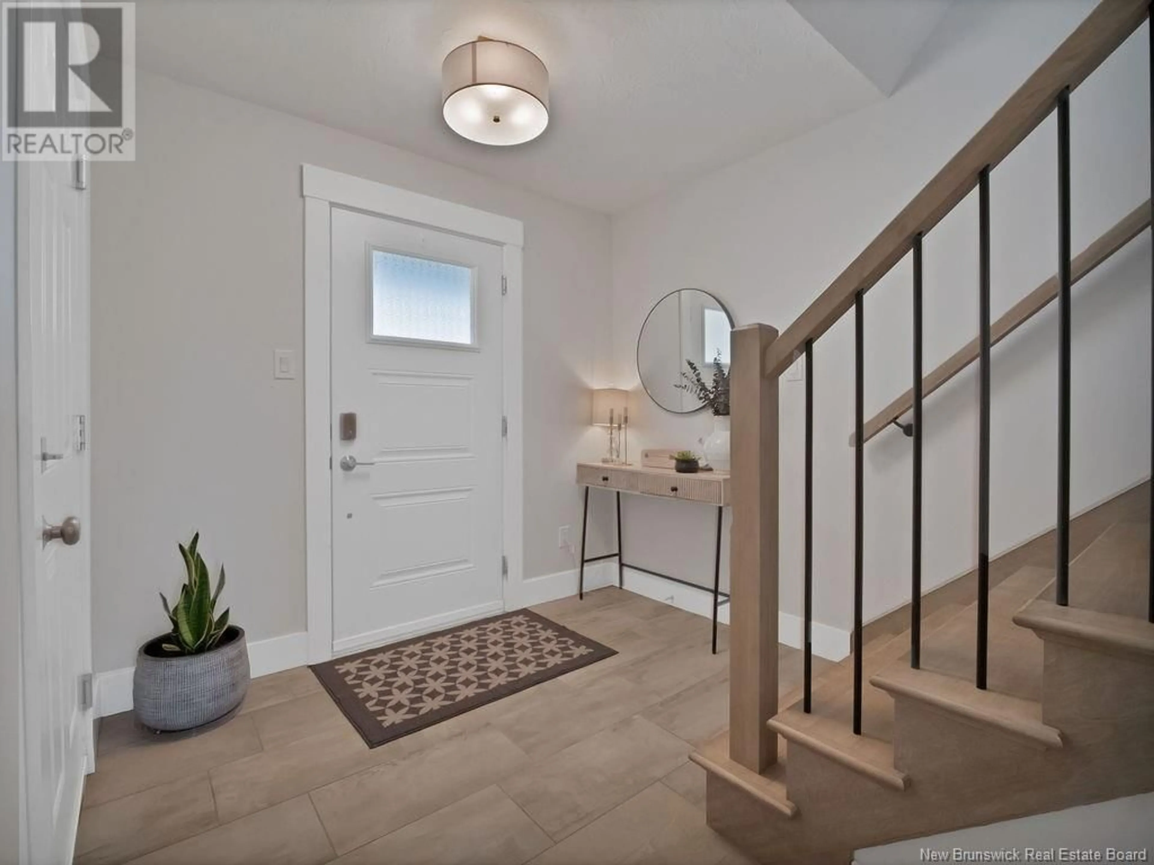 Indoor entryway for 290 LORETTE, Dieppe New Brunswick E1A8J9
