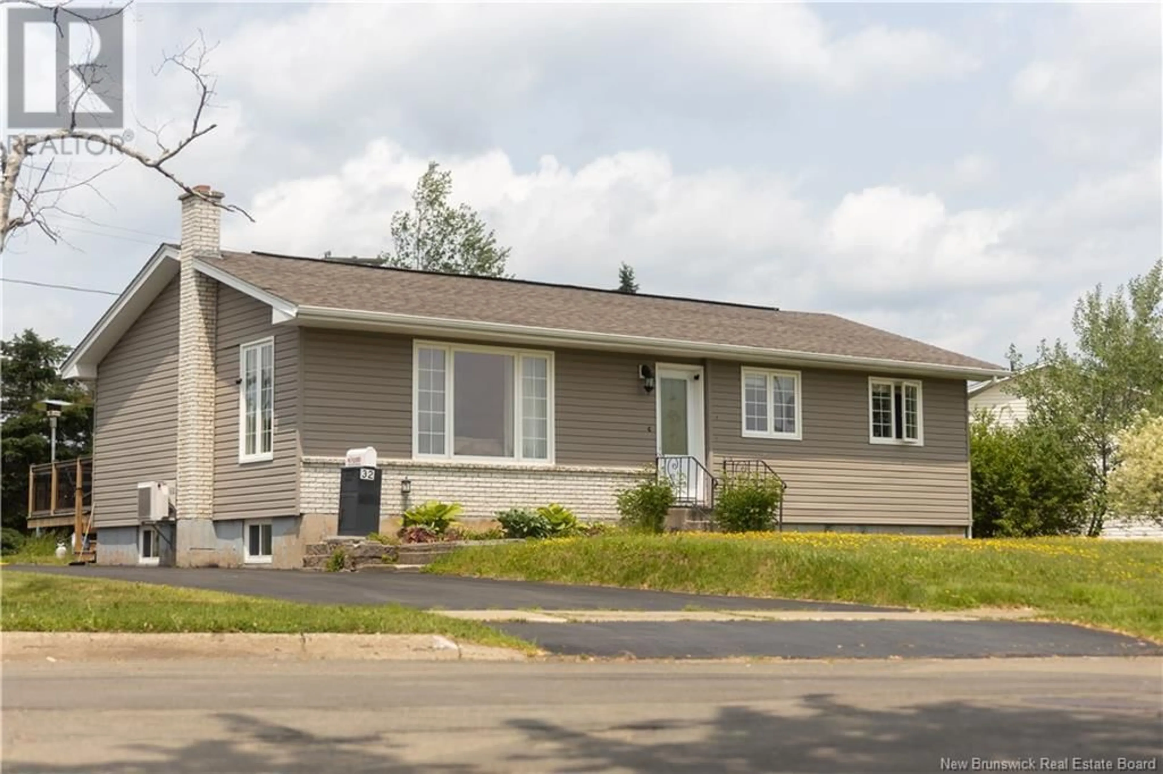 Home with vinyl exterior material, street for 32 MORNINGSIDE DRIVE, Moncton New Brunswick E1G1N8