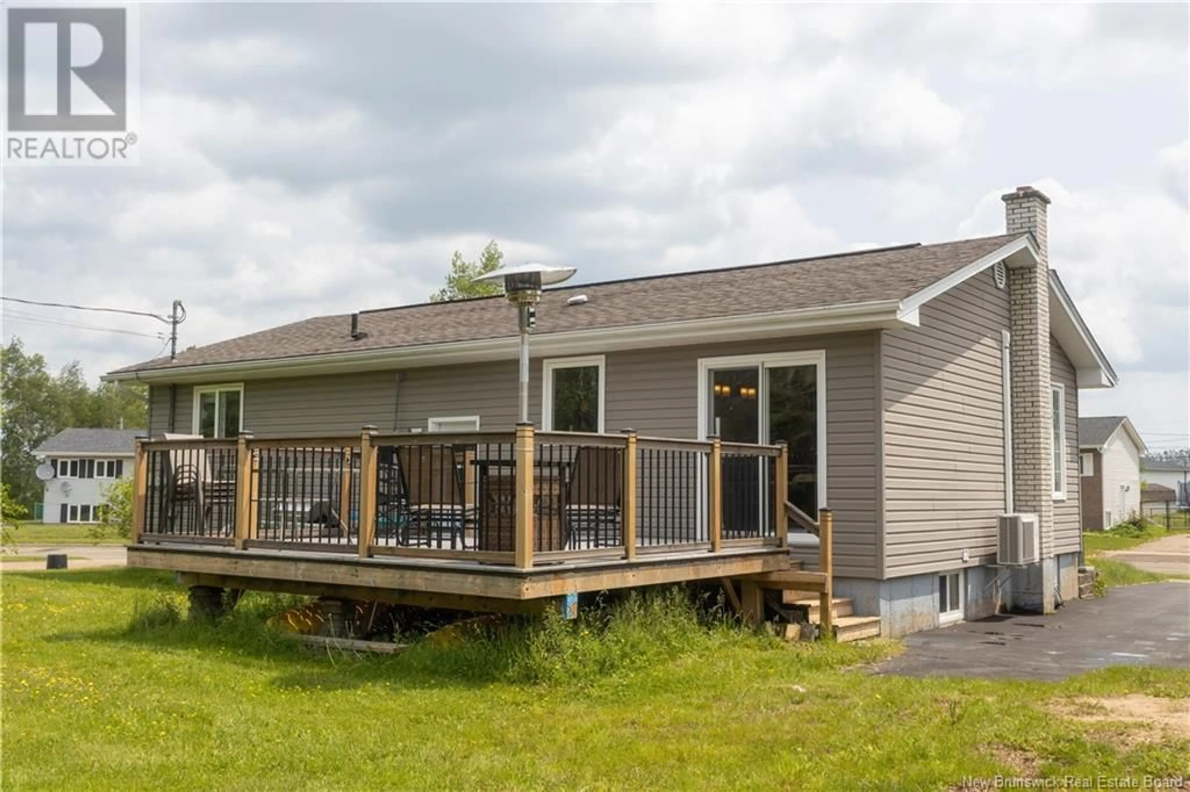 Home with vinyl exterior material, unknown for 32 MORNINGSIDE DRIVE, Moncton New Brunswick E1G1N8