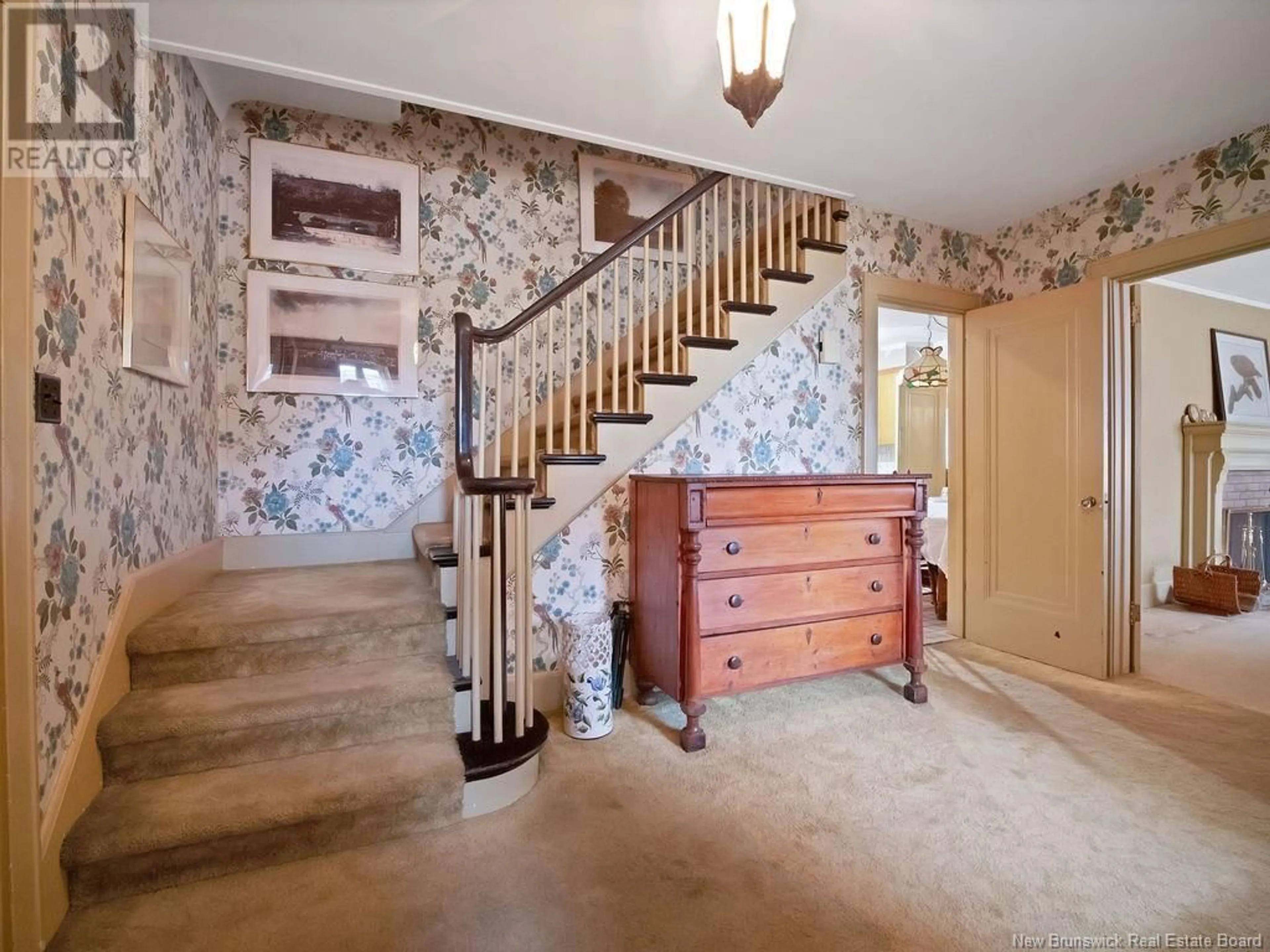 Indoor foyer for 195 PARK STREET, Moncton New Brunswick E1C2B7
