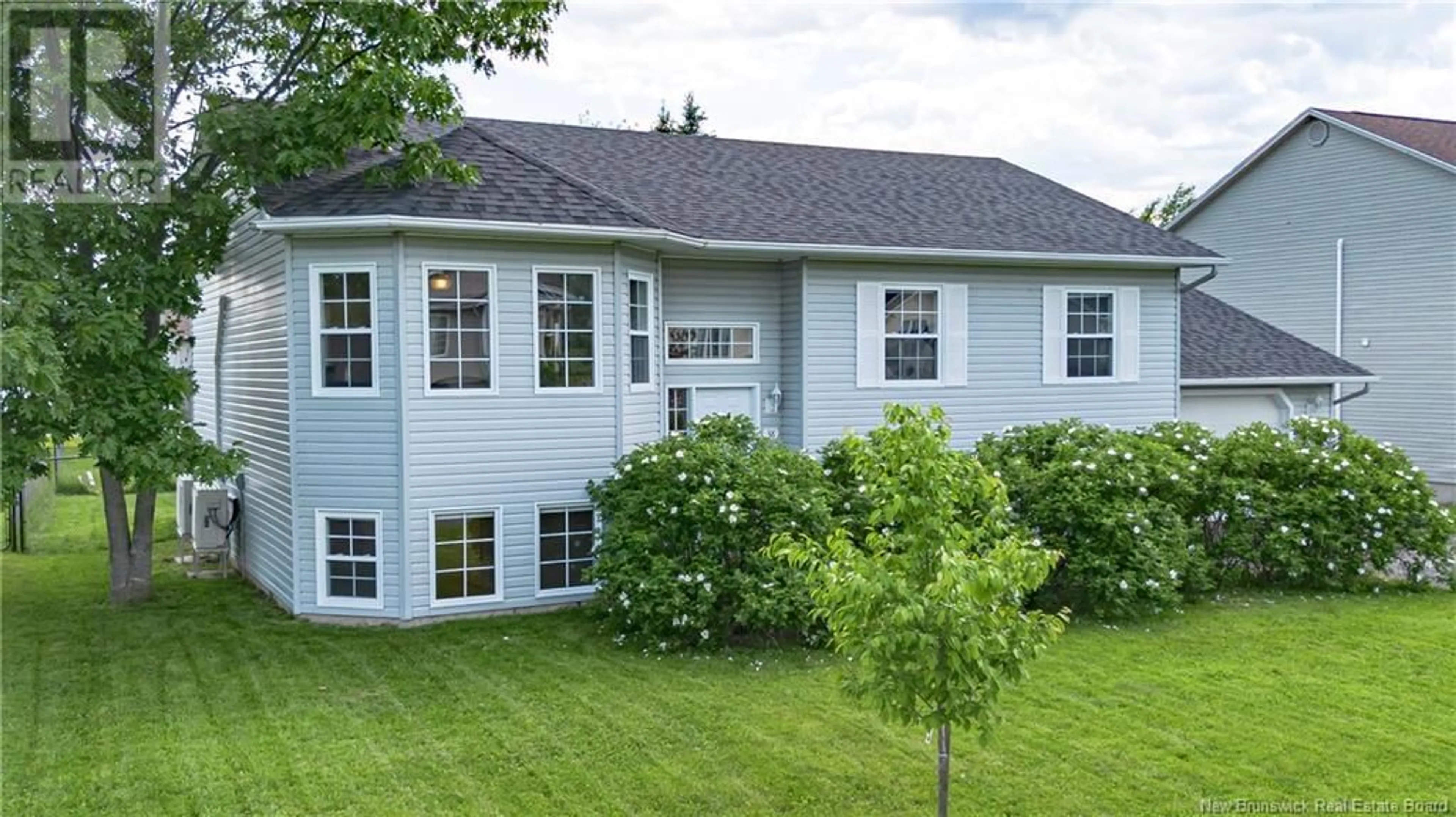 Home with vinyl exterior material, building for 38 RIPLEY STREET, Oromocto New Brunswick E2V3C7