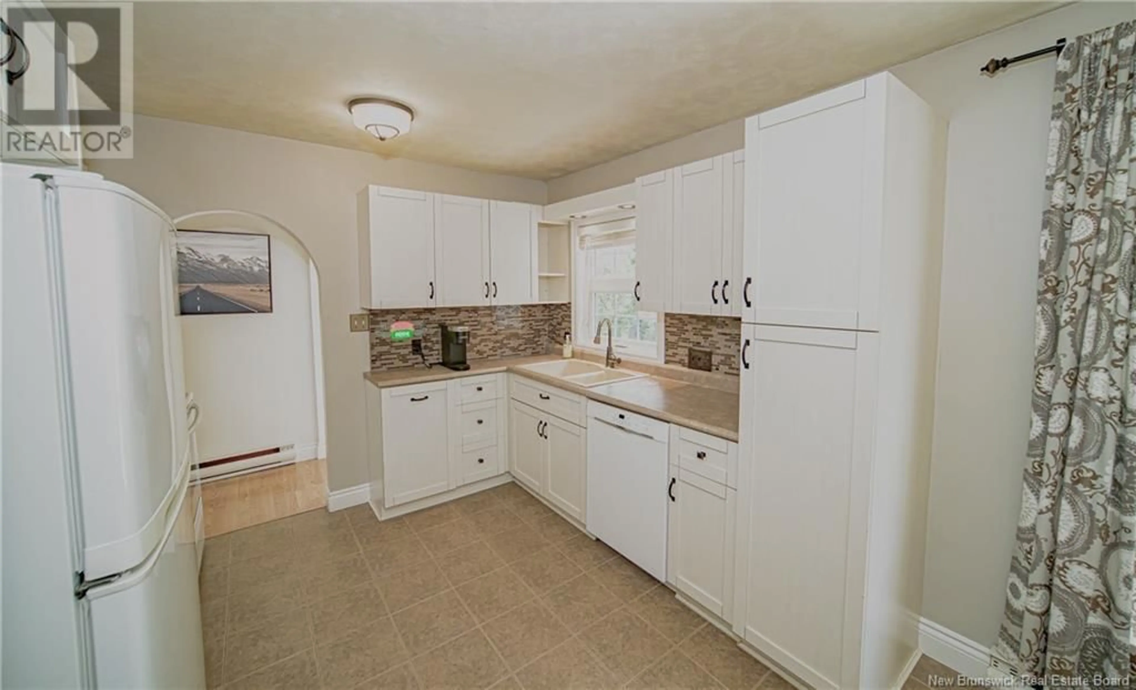 Standard kitchen, ceramic/tile floor for 48 BARKER STREET, Oromocto New Brunswick E2V2K9