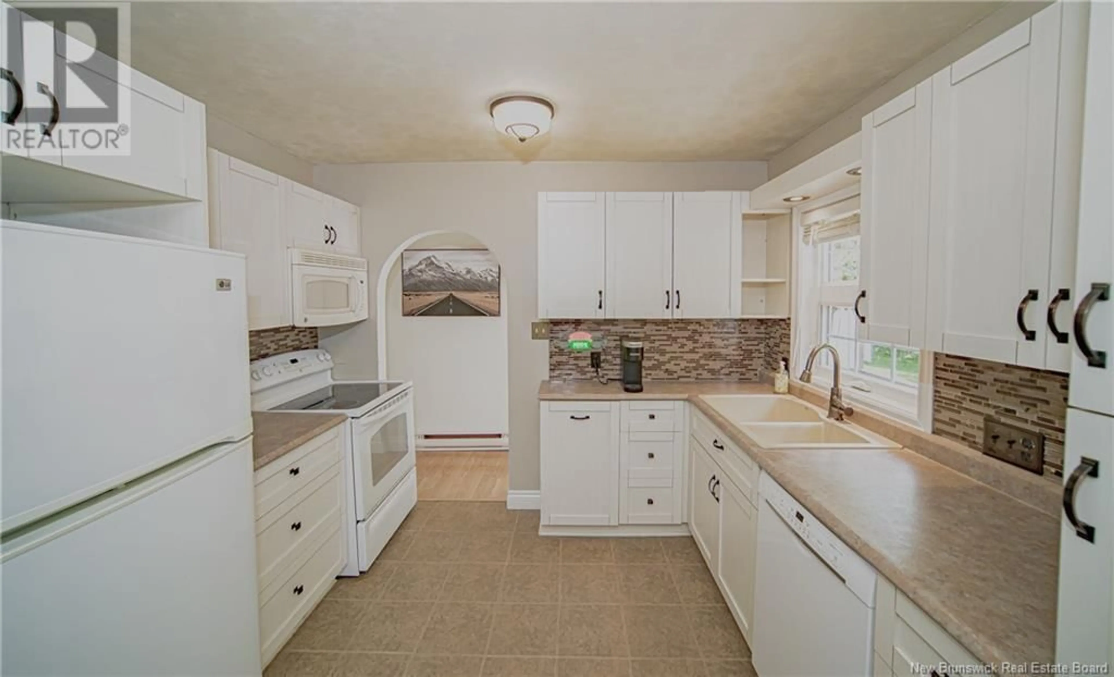 Standard kitchen, ceramic/tile floor for 48 BARKER STREET, Oromocto New Brunswick E2V2K9