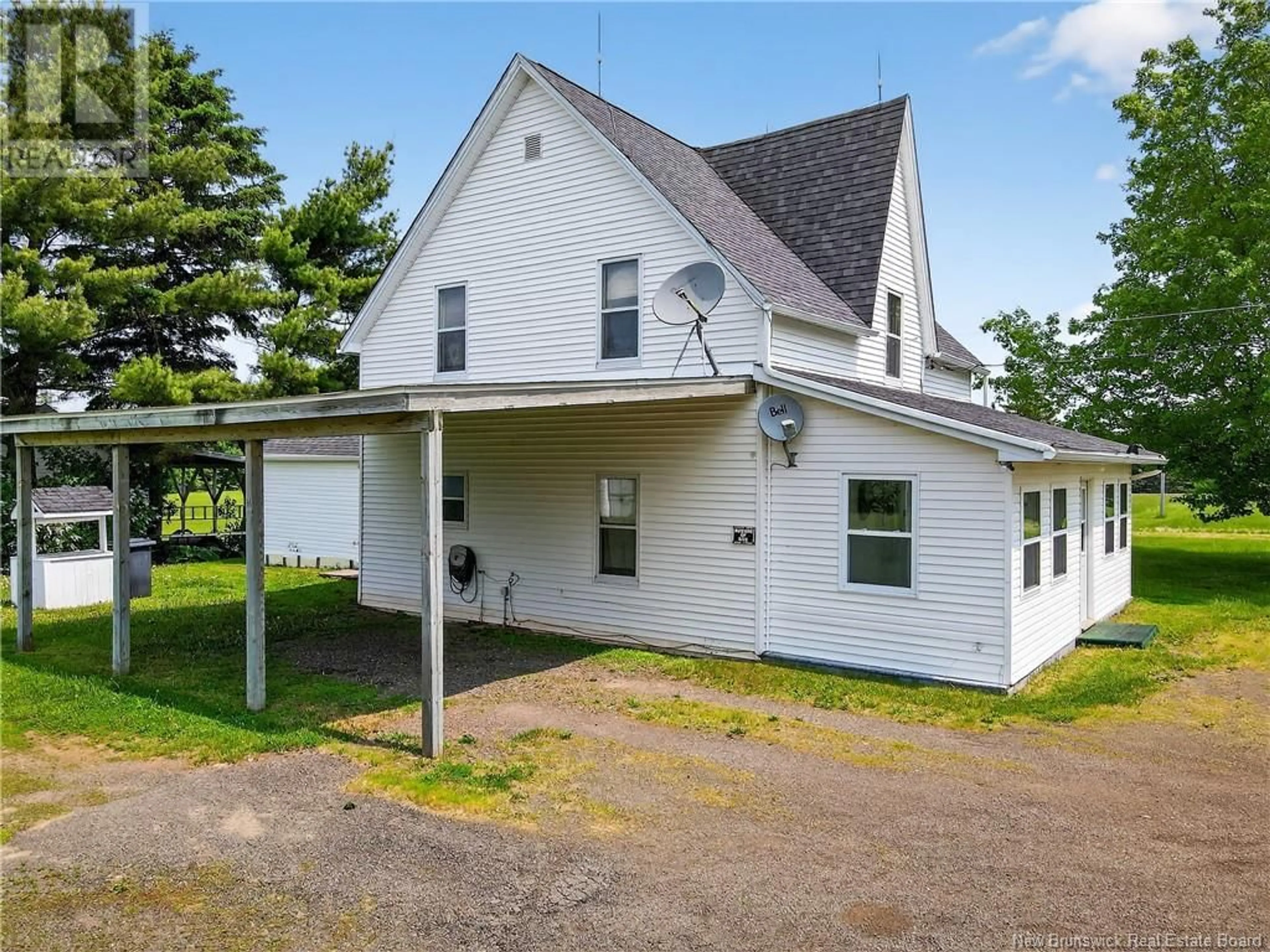 A pic from outside/outdoor area/front of a property/back of a property/a pic from drone, building for 634 SAINT-JOSEPH, Saint-Joseph-De-Kent New Brunswick E4S4E3