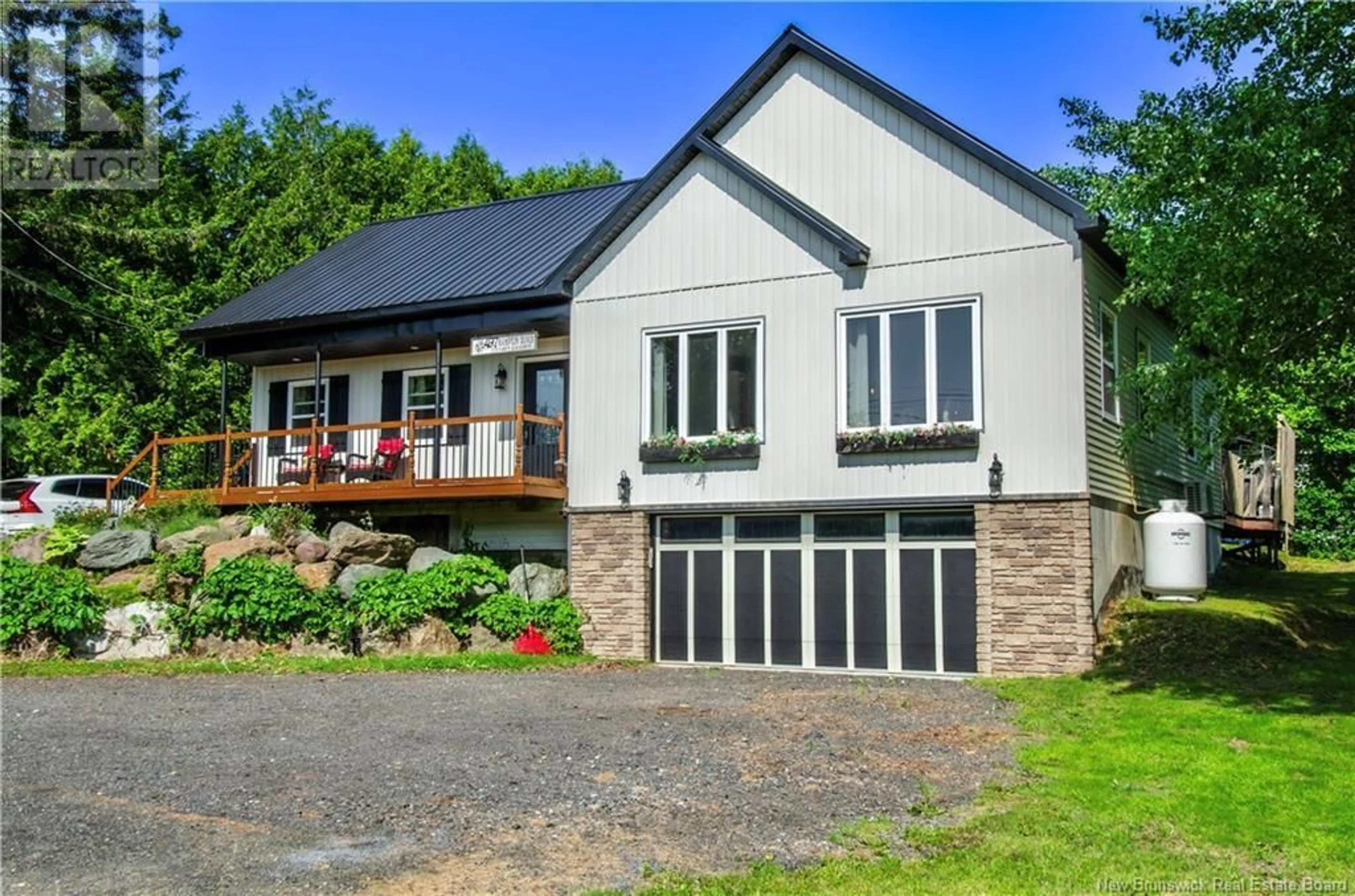 Home with vinyl exterior material, building for 497 HAMPTON ROAD, Quispamsis New Brunswick E2E3W8