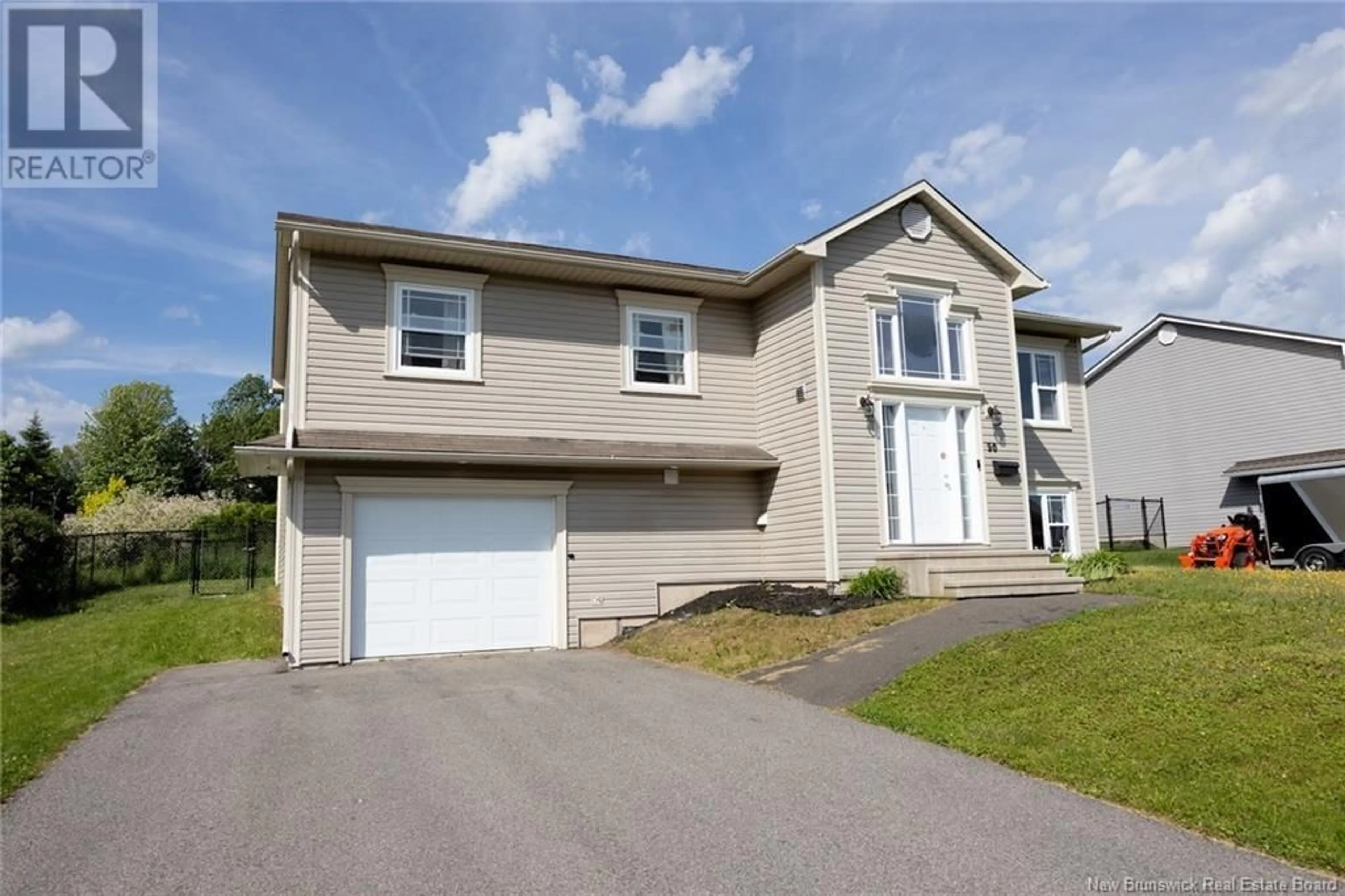 Home with vinyl exterior material, street for 90 WATLING CRESCENT, Oromocto New Brunswick E2V4M8