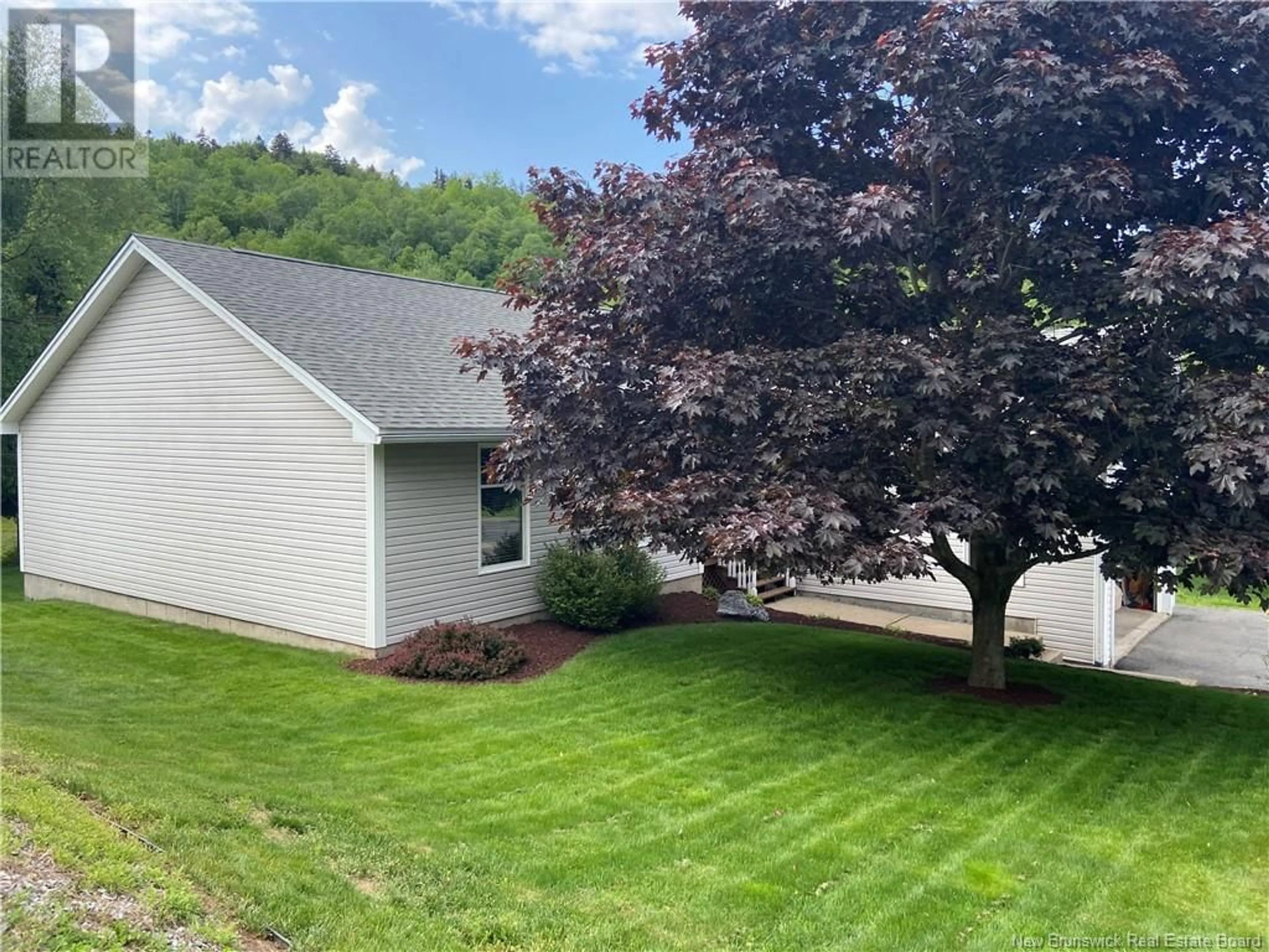 Home with vinyl exterior material, mountain view for 982 KENNEBECASIS DRIVE, Saint John New Brunswick E2K5A9