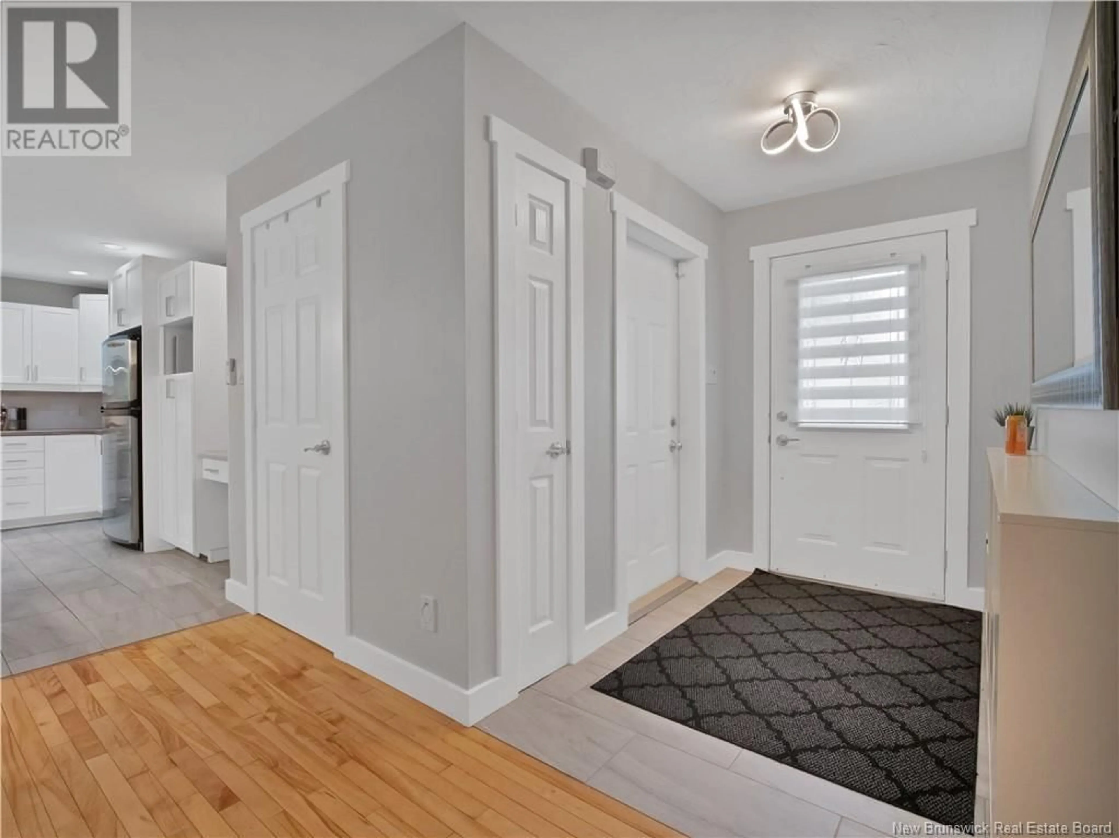 Indoor entryway for 99 THOMAS, Dieppe New Brunswick E1A5W2