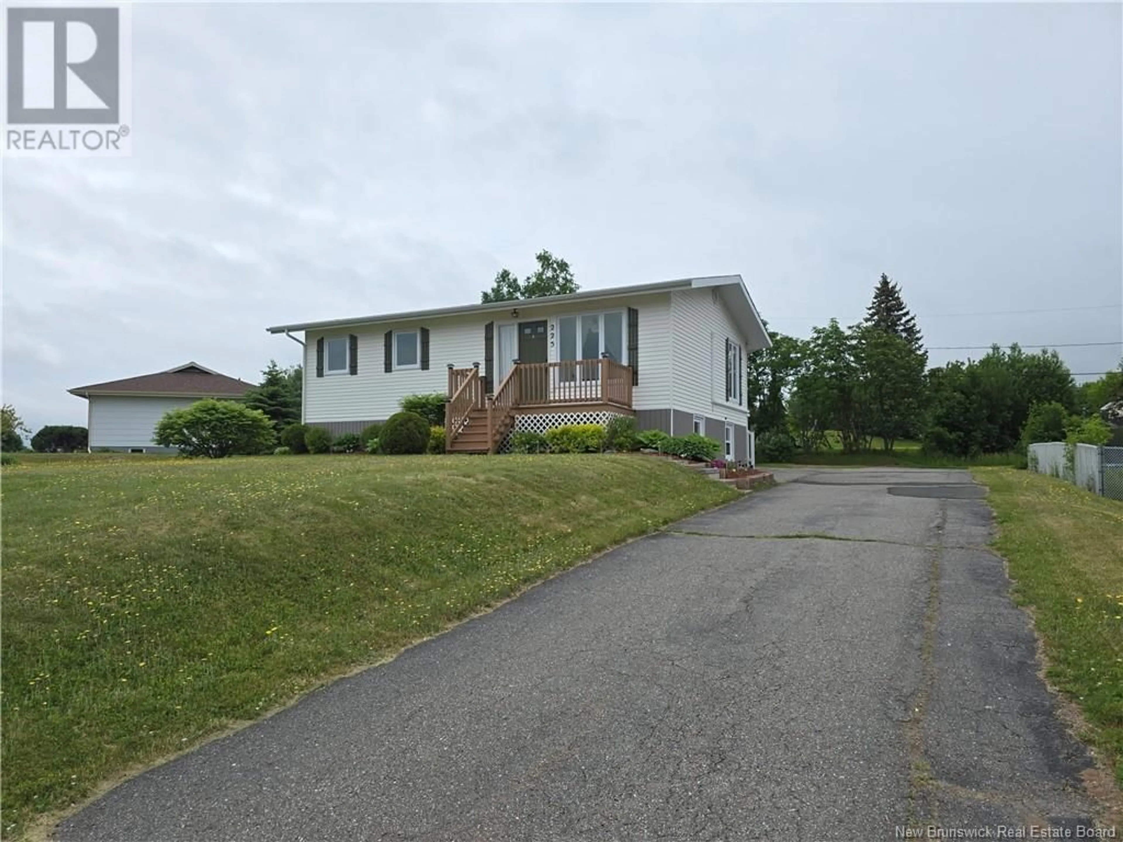 Unknown for 225 ROCHE, Bathurst New Brunswick E2A3E7