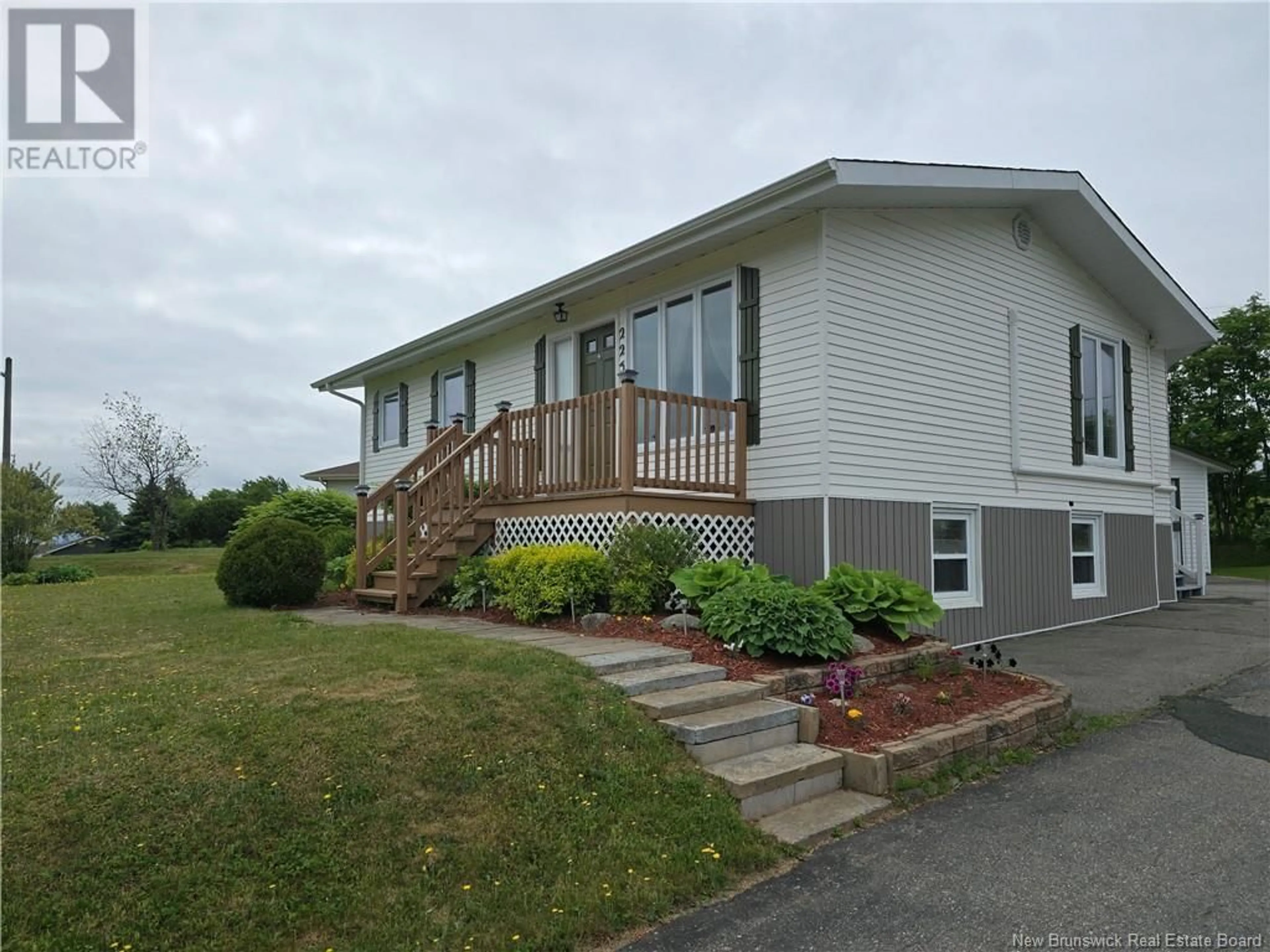 Home with vinyl exterior material, unknown for 225 ROCHE, Bathurst New Brunswick E2A3E7