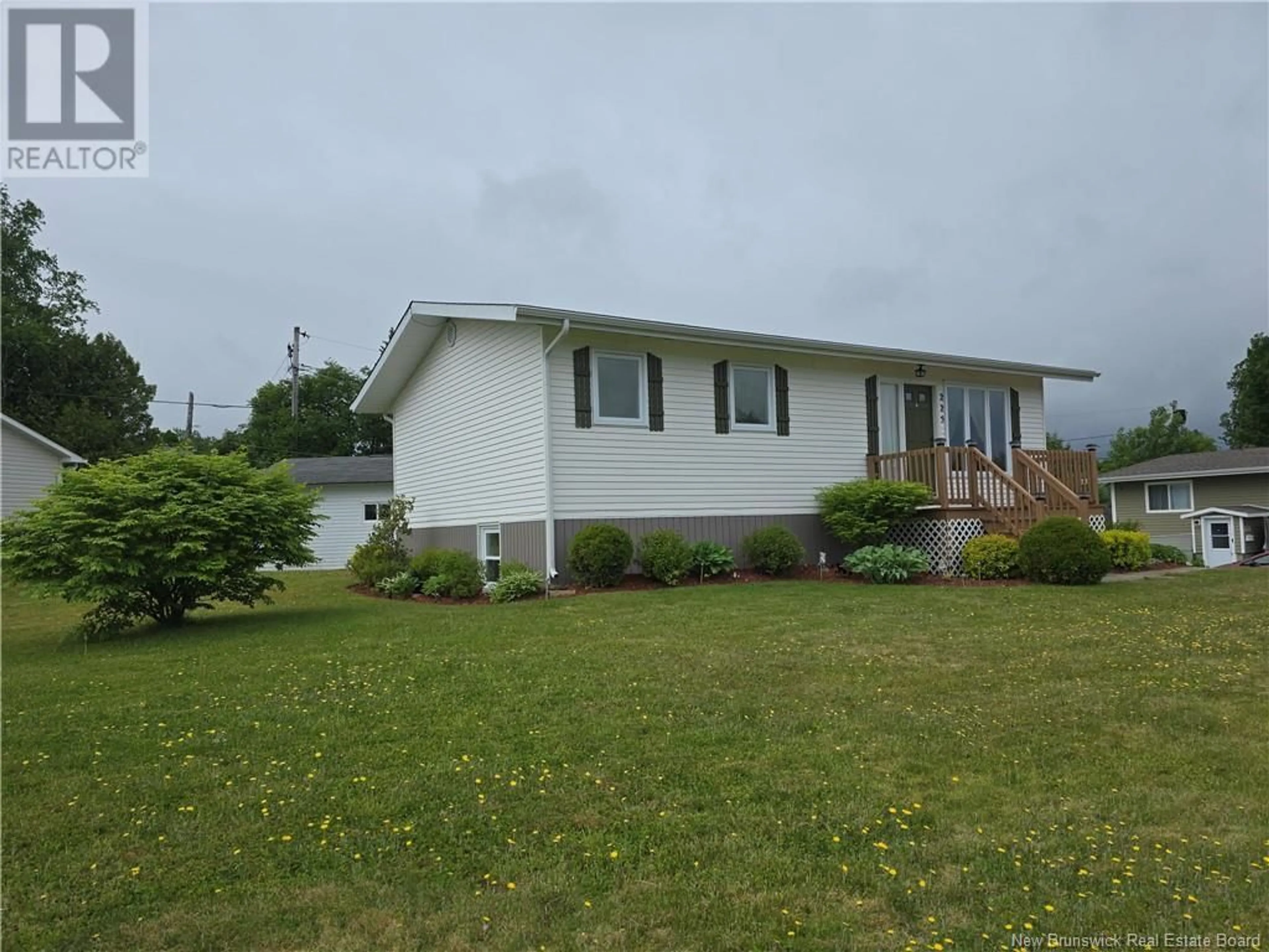 Home with vinyl exterior material, unknown for 225 ROCHE, Bathurst New Brunswick E2A3E7