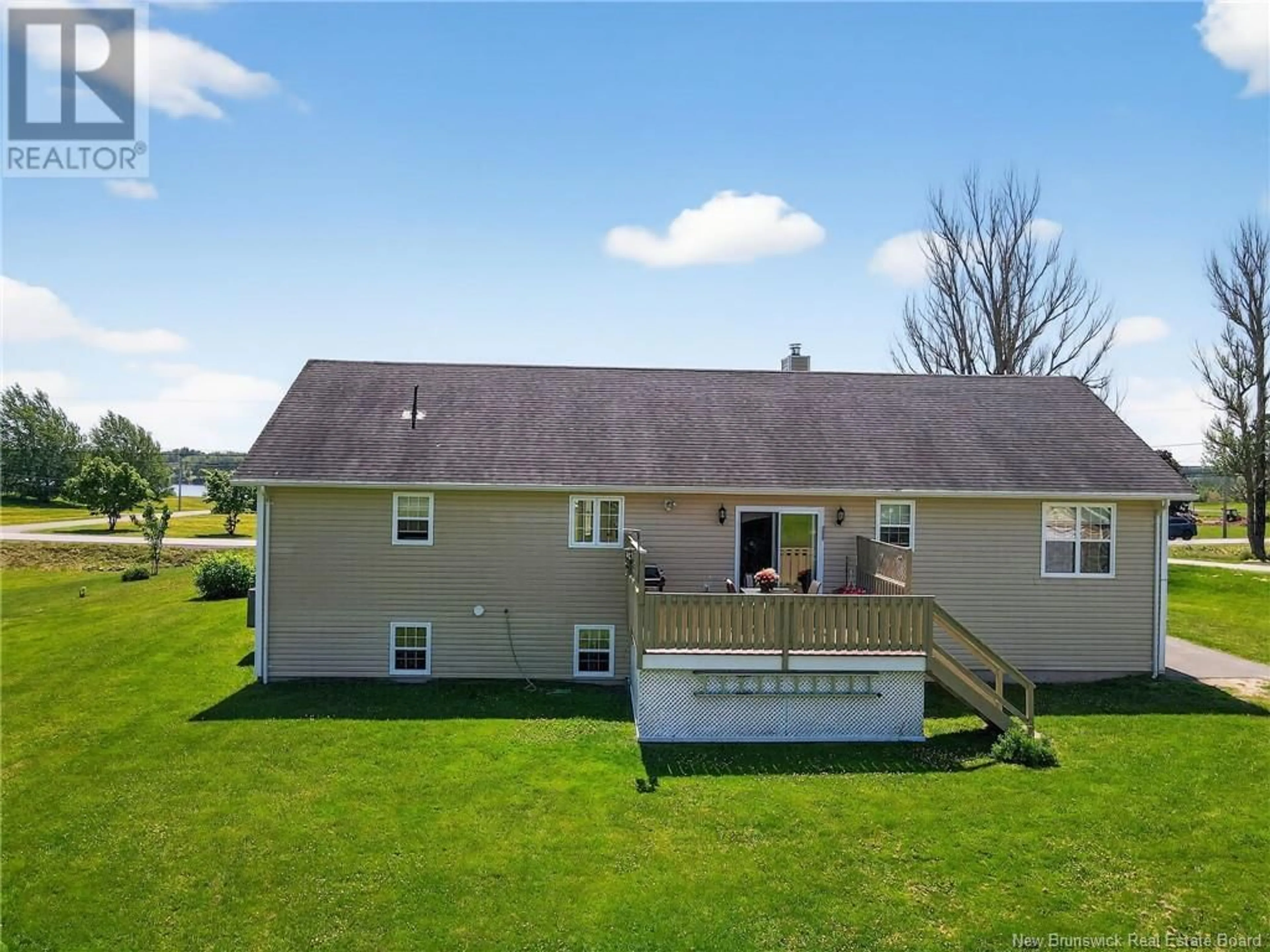 A pic from outside/outdoor area/front of a property/back of a property/a pic from drone, water/lake/river/ocean view for 1076 ROUTE 515, Bouctouche Cove New Brunswick E4S4J8