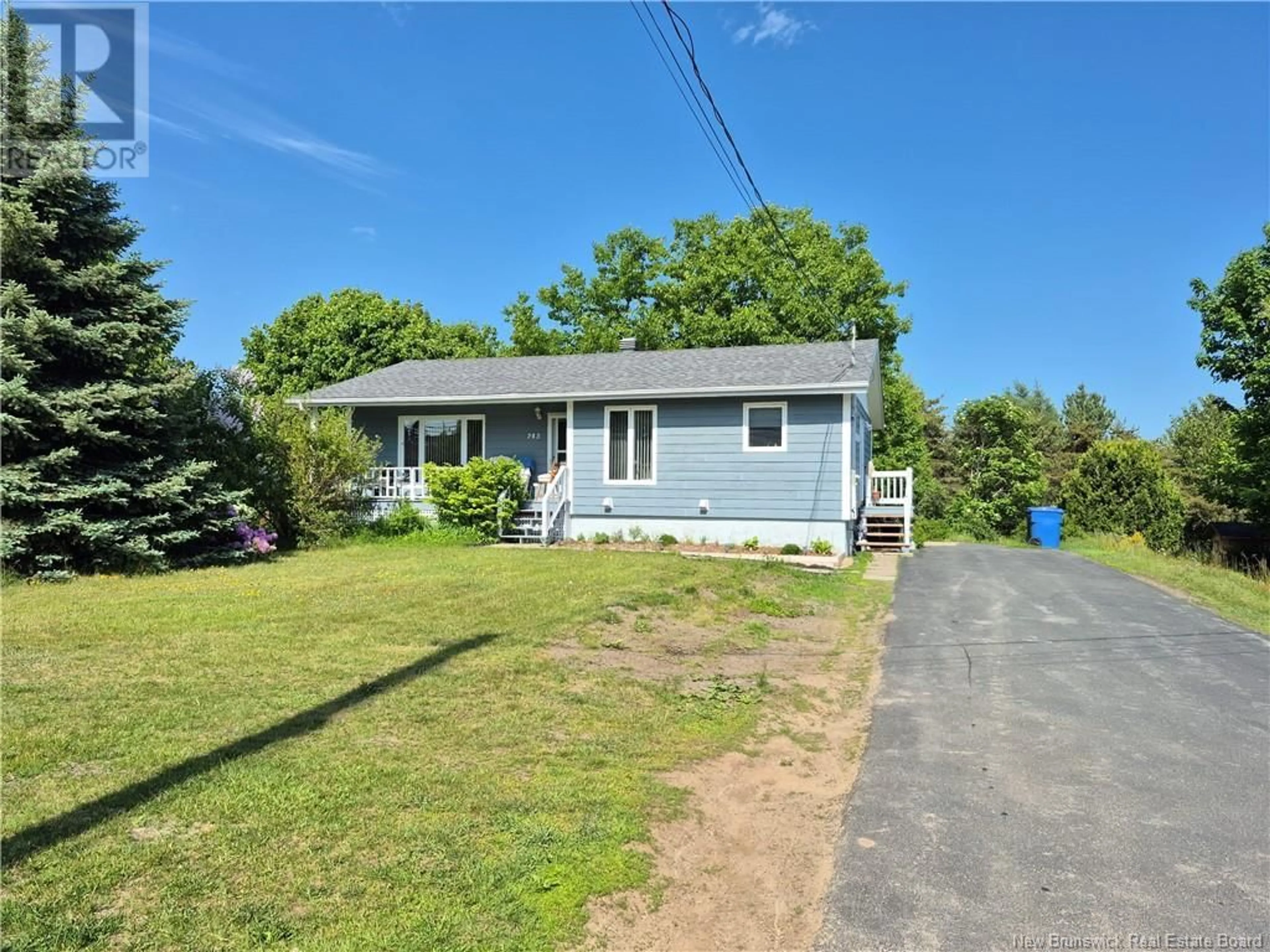 A pic from outside/outdoor area/front of a property/back of a property/a pic from drone, street for 743 RUE PRINCIPALE, Petit-Rocher New Brunswick E8J1C8