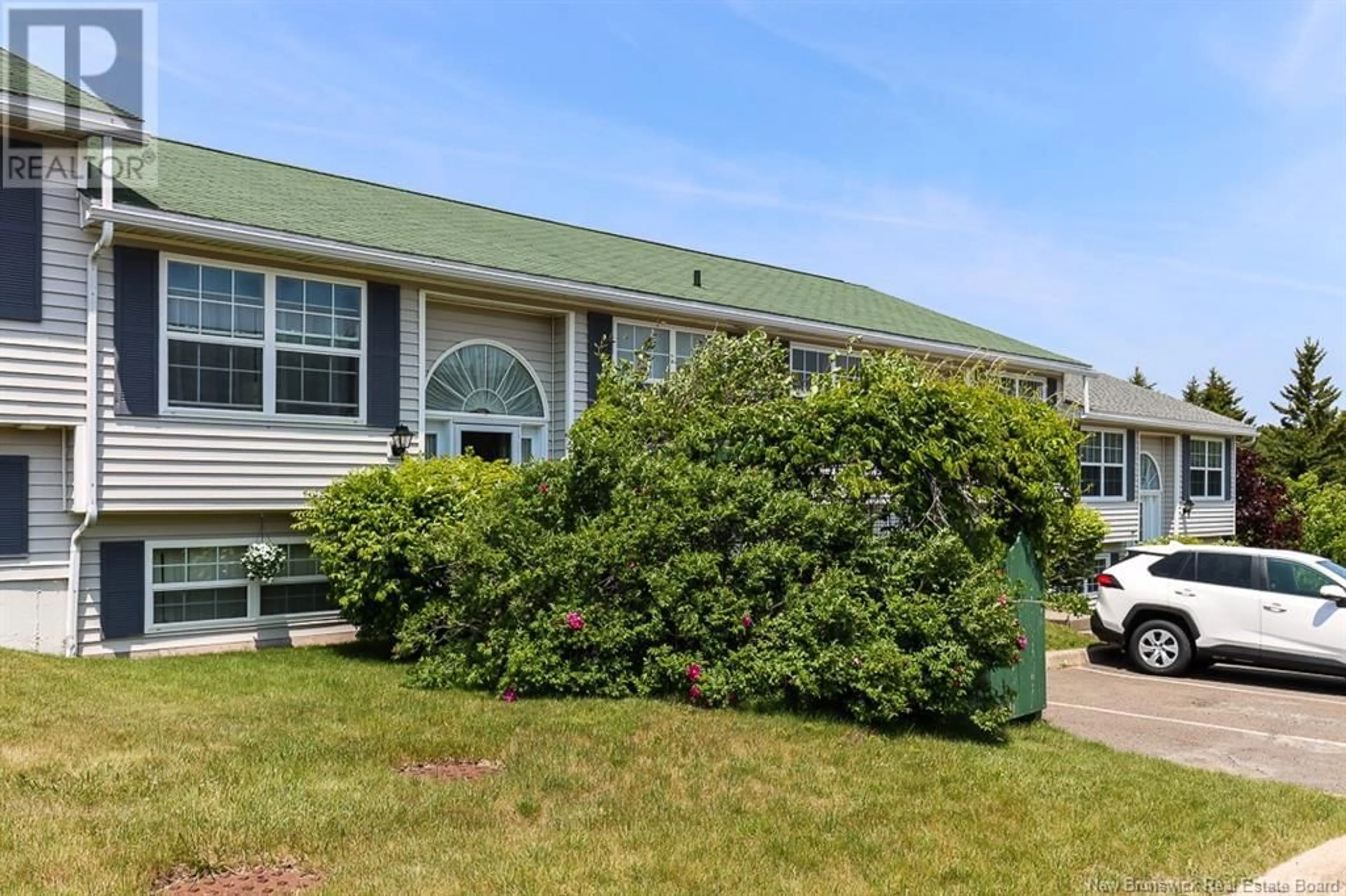 Home with vinyl exterior material, water/lake/river/ocean view for 27 LONGVIEW COURT, Saint John New Brunswick E2J4N2