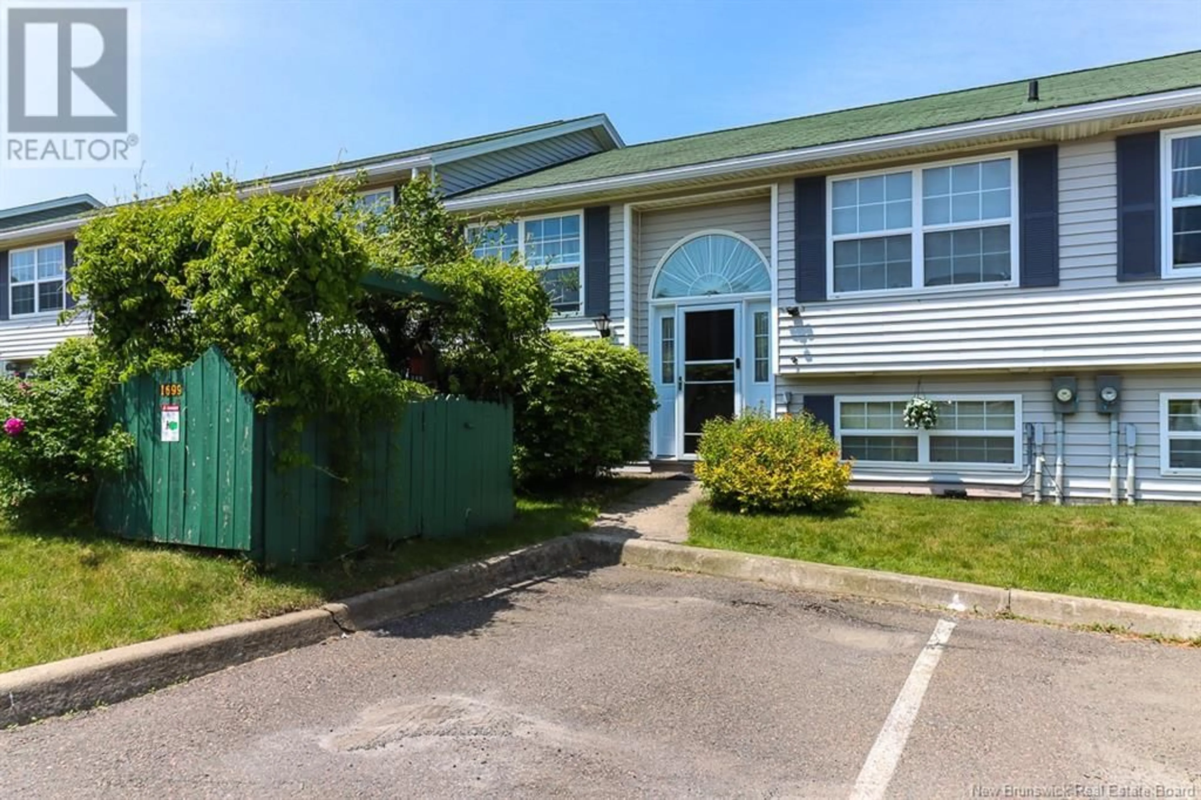 A pic from outside/outdoor area/front of a property/back of a property/a pic from drone, street for 27 LONGVIEW COURT, Saint John New Brunswick E2J4N2