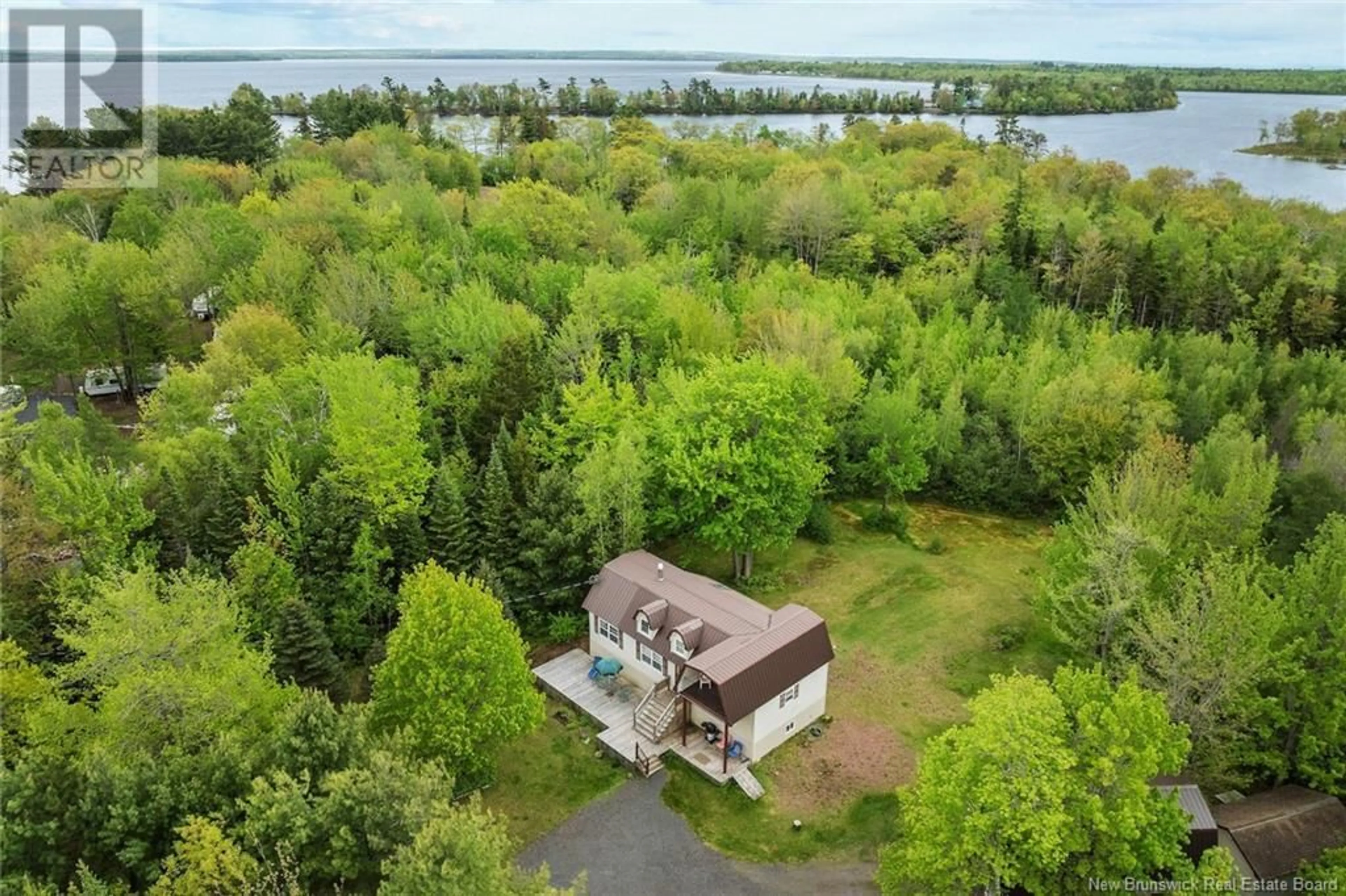 A pic from outside/outdoor area/front of a property/back of a property/a pic from drone, water/lake/river/ocean view for 2635 ROUTE 690, Sunnyside Beach New Brunswick E4B2A9