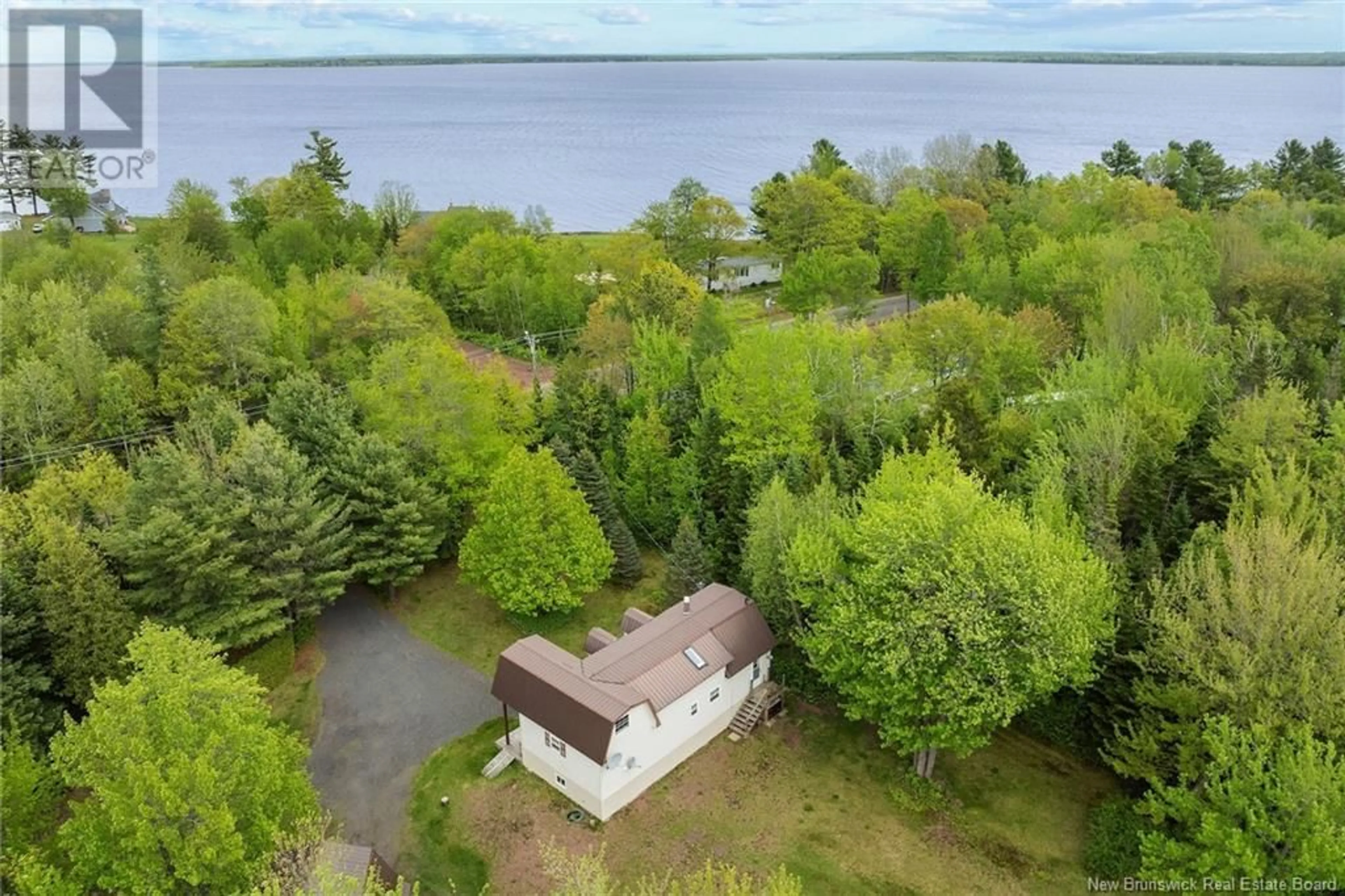 A pic from outside/outdoor area/front of a property/back of a property/a pic from drone, water/lake/river/ocean view for 2635 ROUTE 690, Sunnyside Beach New Brunswick E4B2A9