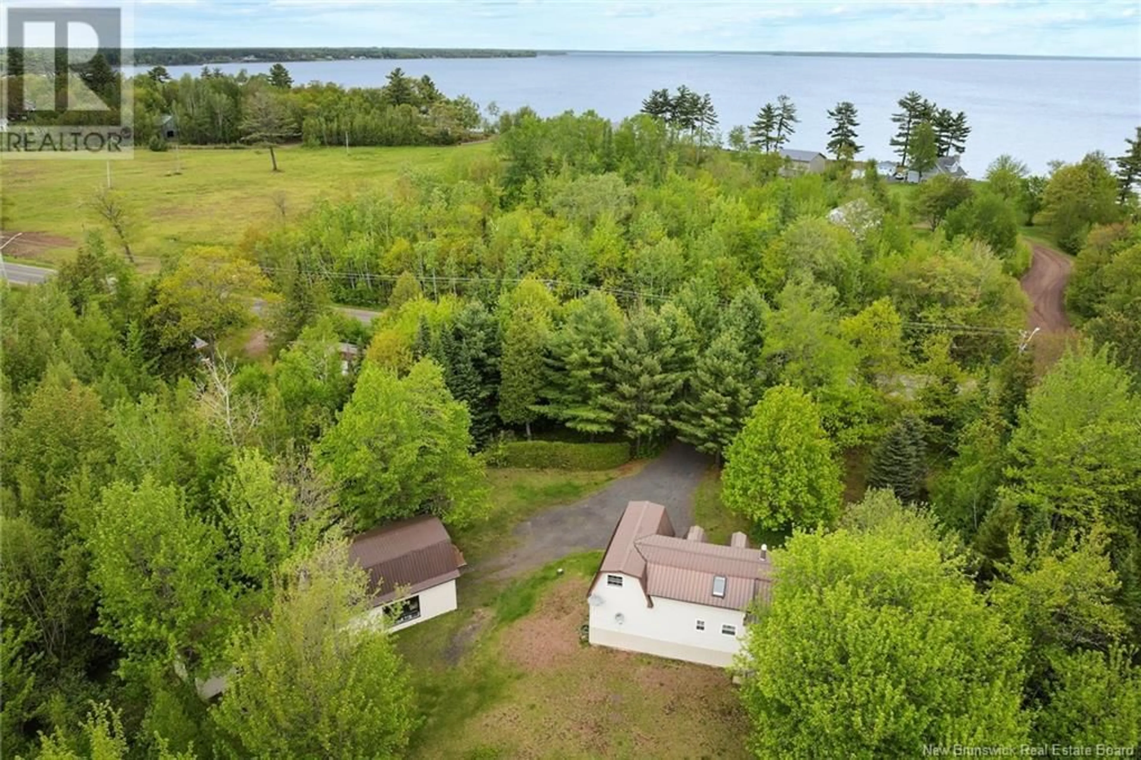 A pic from outside/outdoor area/front of a property/back of a property/a pic from drone, water/lake/river/ocean view for 2635 ROUTE 690, Sunnyside Beach New Brunswick E4B2A9
