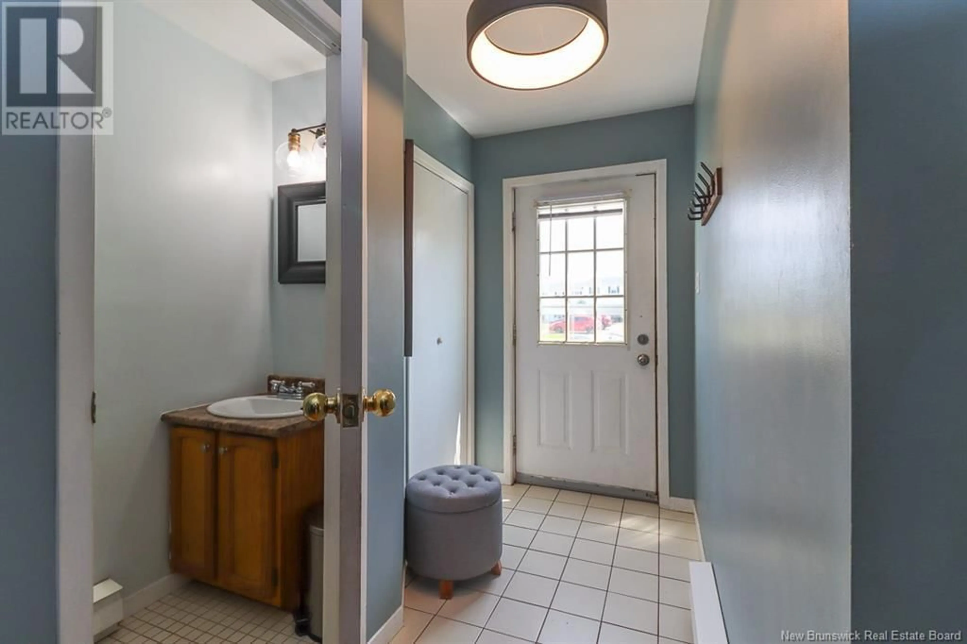Indoor entryway for 30 MEADOWLAND TERRACE, Saint John New Brunswick E2M5S2