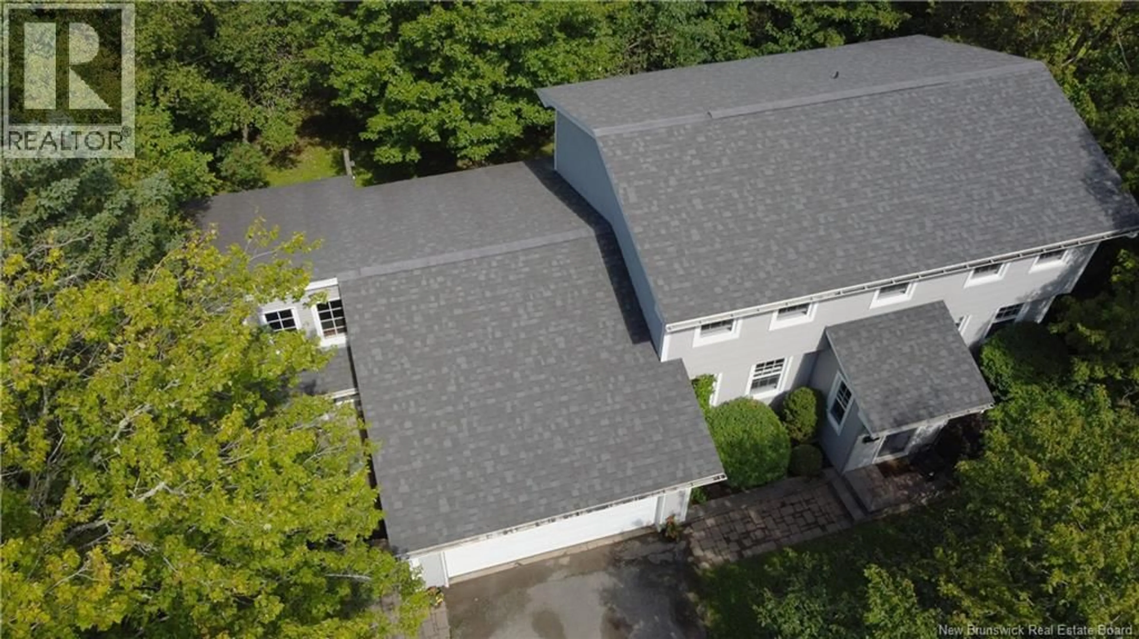 A pic from outside/outdoor area/front of a property/back of a property/a pic from drone, building for 17 CRESTLINE ROAD, Rothesay New Brunswick E2H1C5