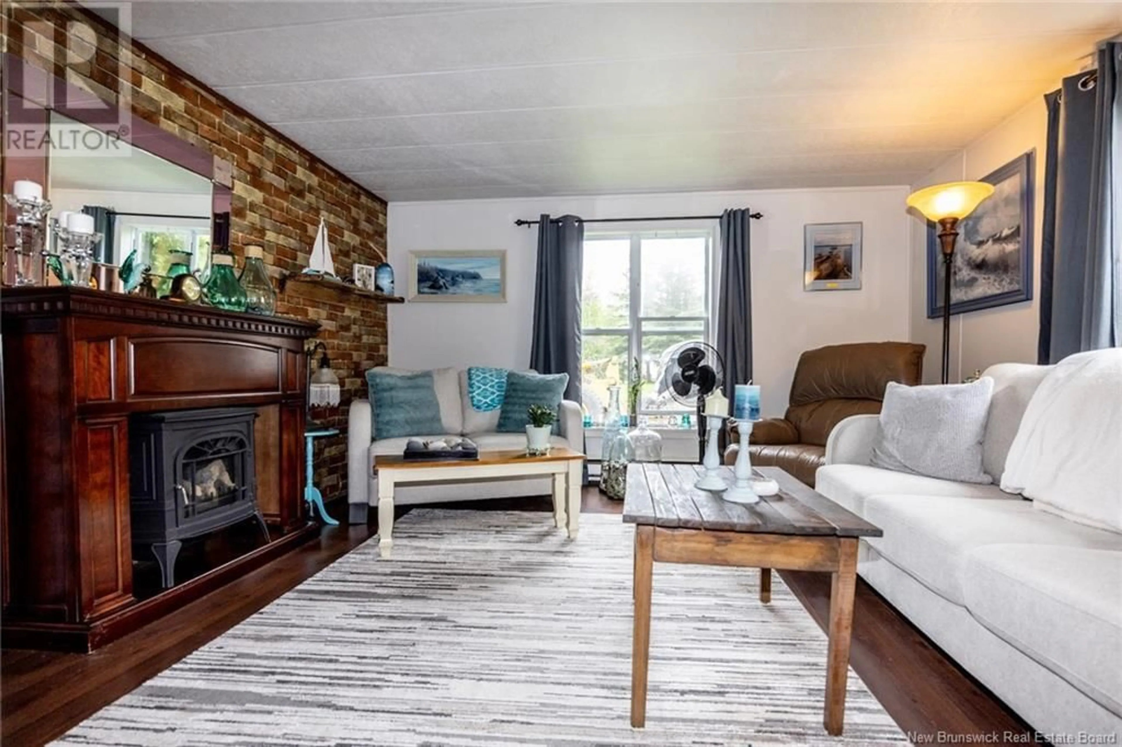 Living room with furniture, wood/laminate floor for 1 BURKE COURT, Lincoln New Brunswick E3B6T7