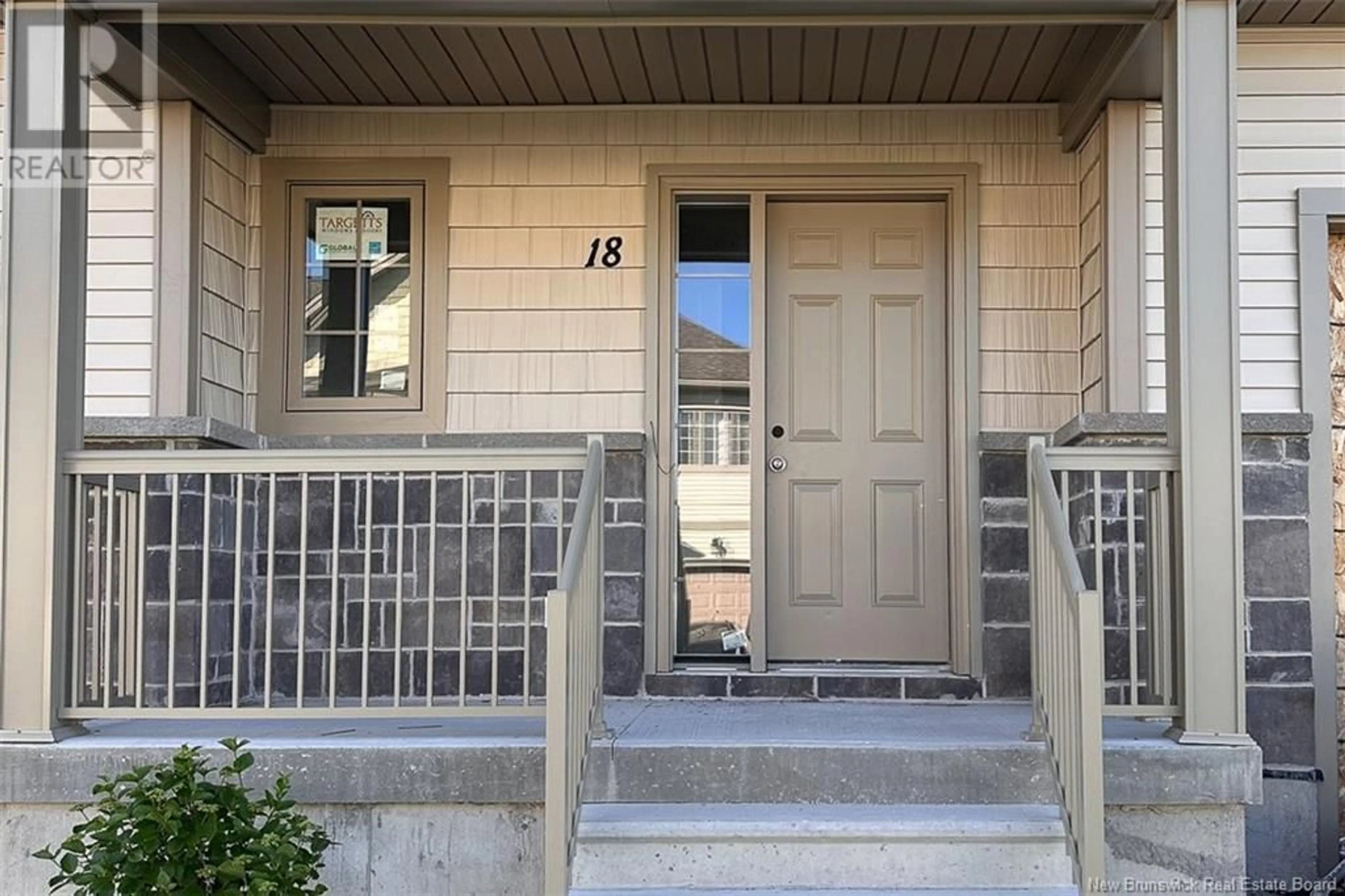 Indoor entryway for 18 HUNTINGDON CIRCLE, Fredericton New Brunswick E3B0L9