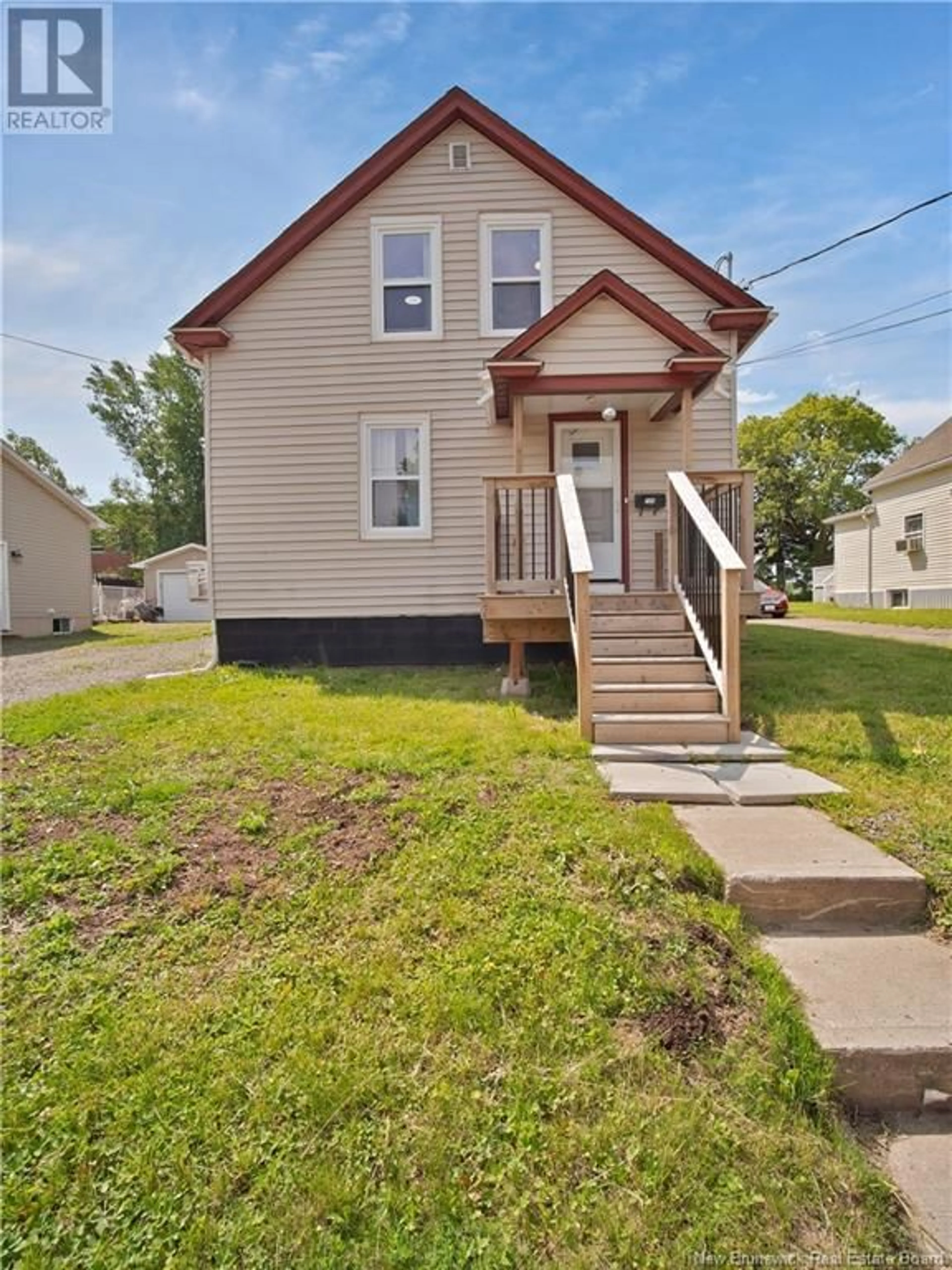 Home with vinyl exterior material, street for 184 GOULD STREET, Dieppe New Brunswick E1A1T9