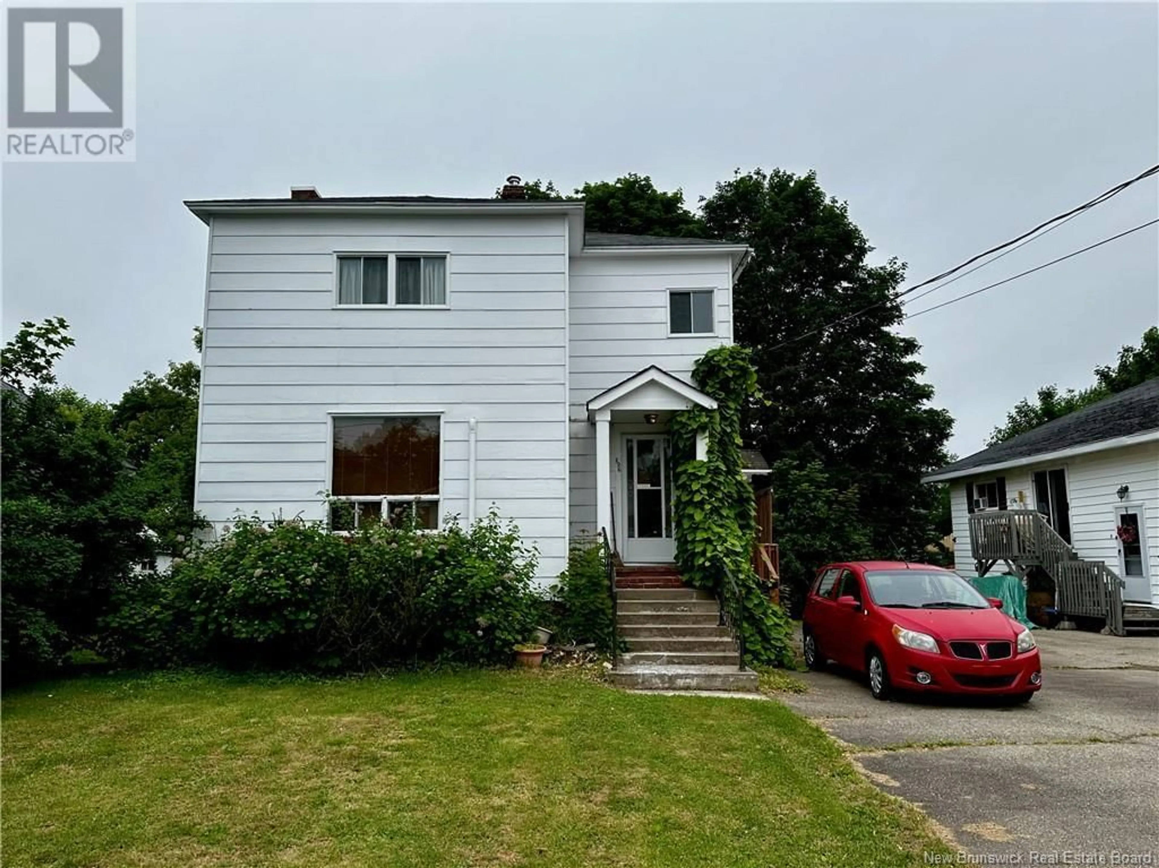 A pic from outside/outdoor area/front of a property/back of a property/a pic from drone, street for 126 FLORAL AVENUE, Sussex New Brunswick E4E1L7