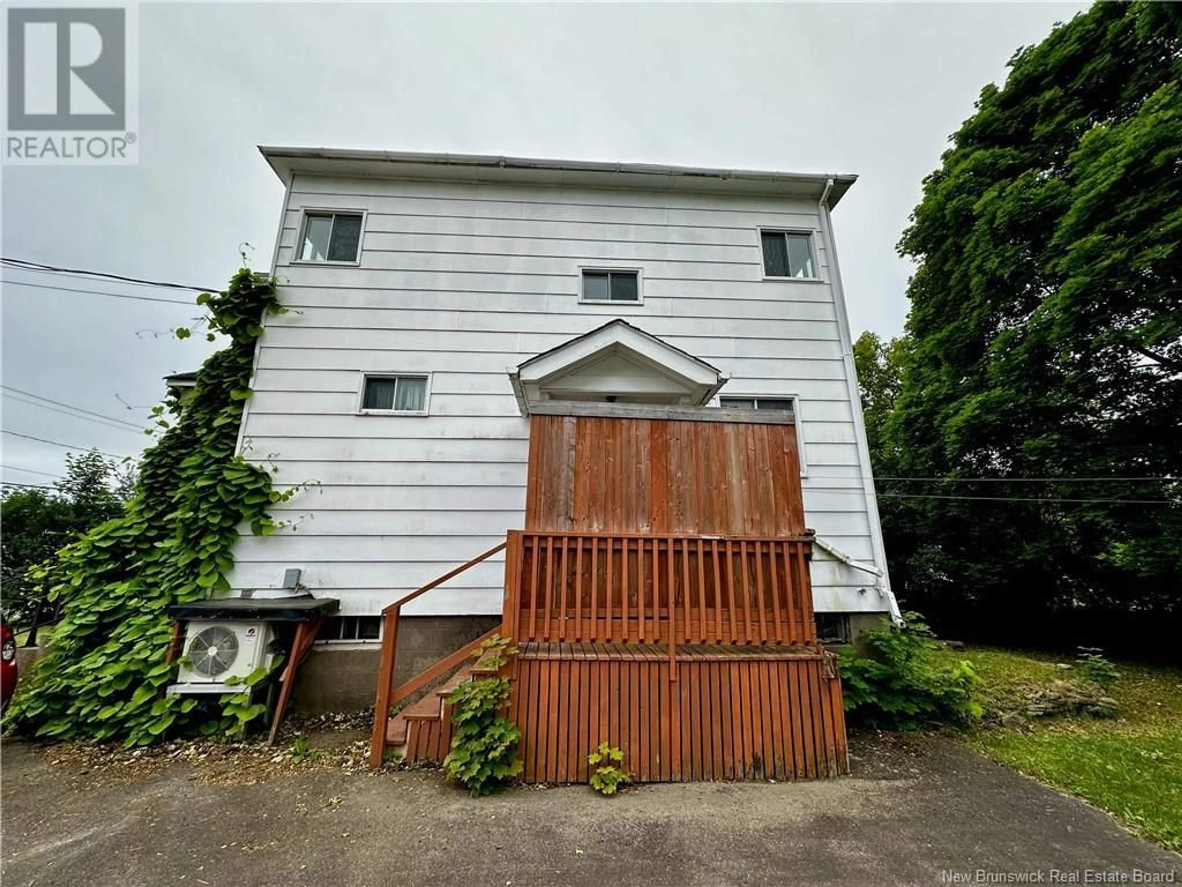A pic from outside/outdoor area/front of a property/back of a property/a pic from drone, building for 126 FLORAL AVENUE, Sussex New Brunswick E4E1L7