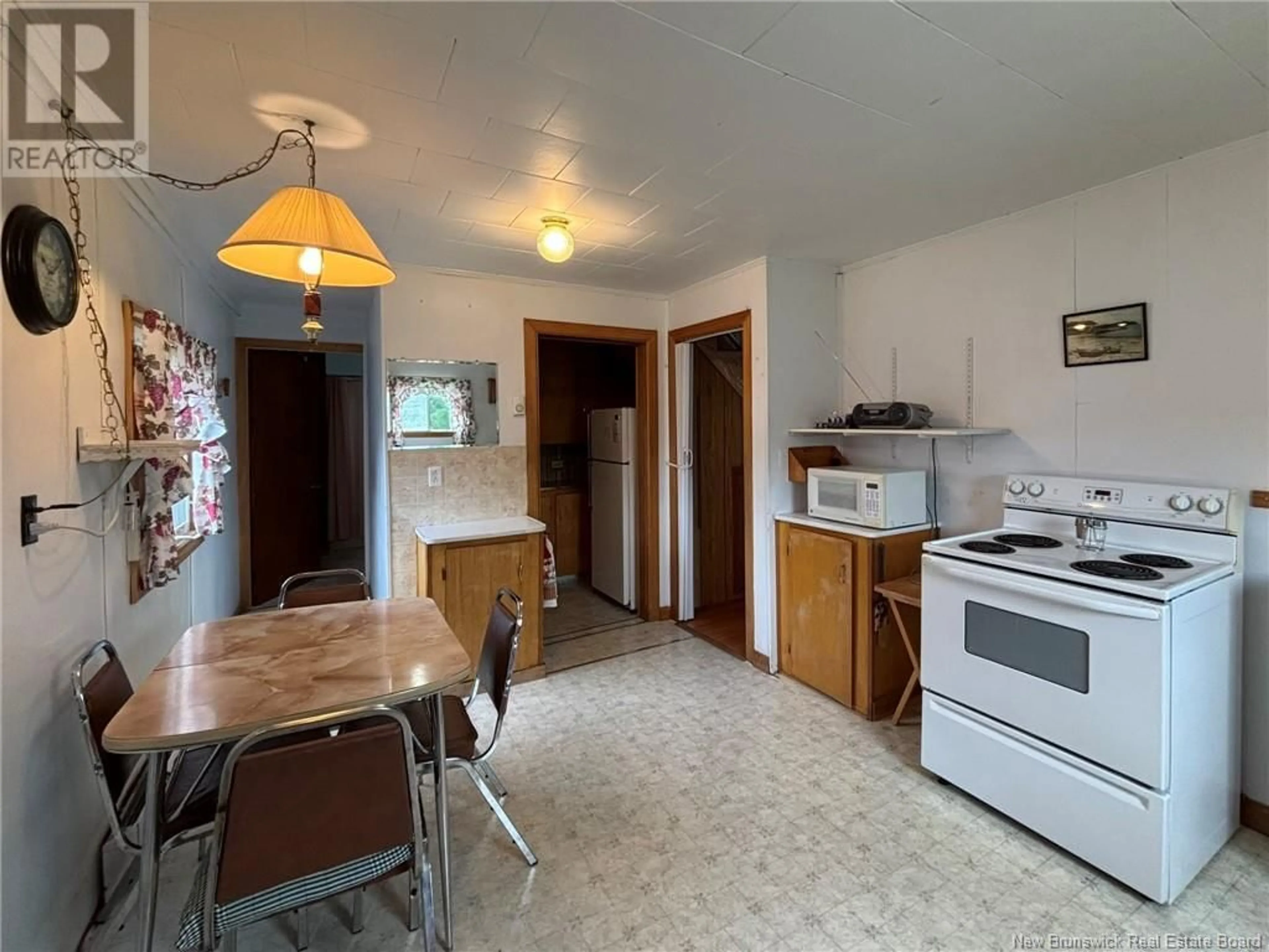 Standard kitchen, unknown for 11 CHESTER DRIVE, Grand Manan New Brunswick E5G4G5