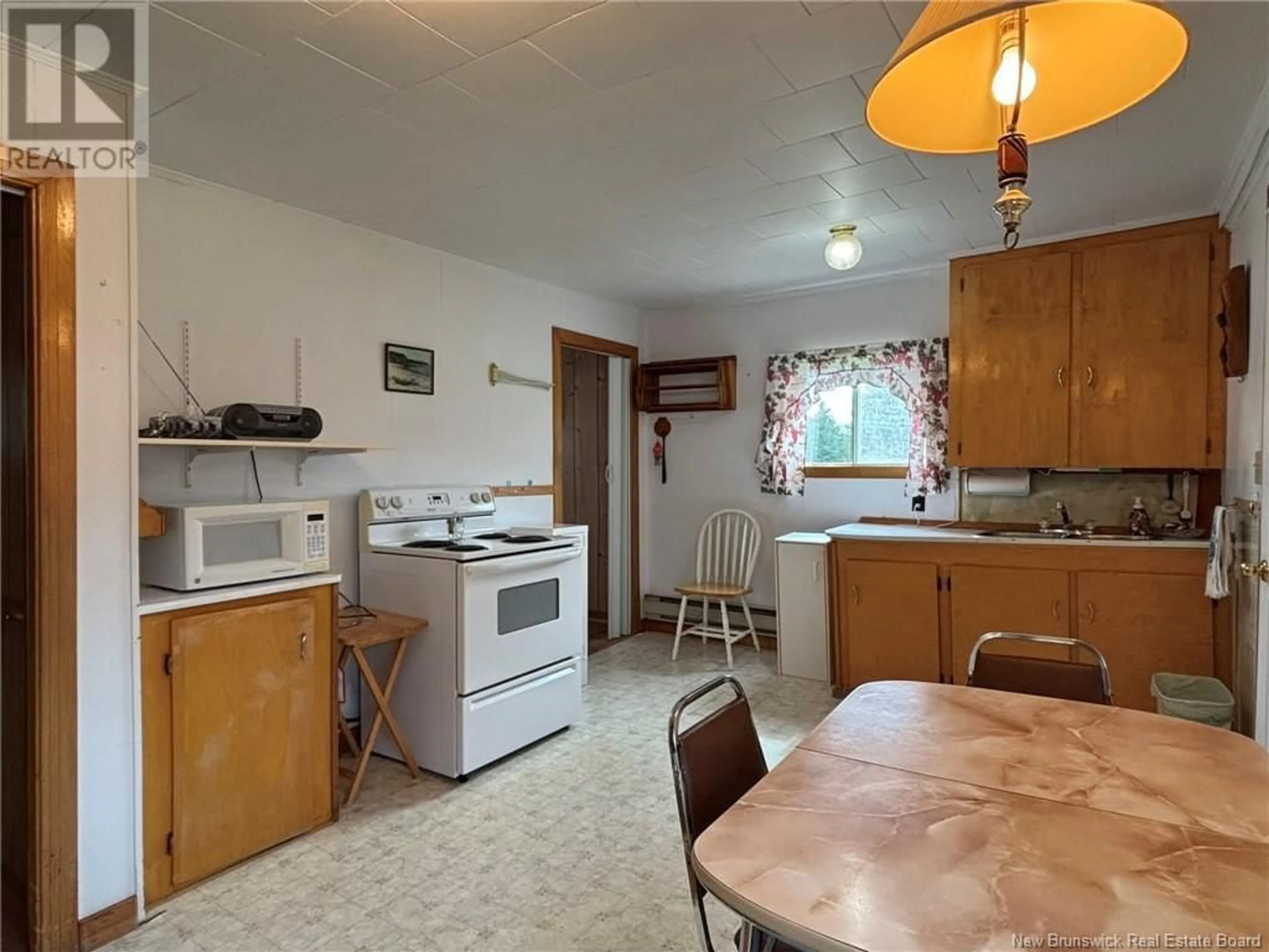 Standard kitchen, unknown for 11 CHESTER DRIVE, Grand Manan New Brunswick E5G4G5