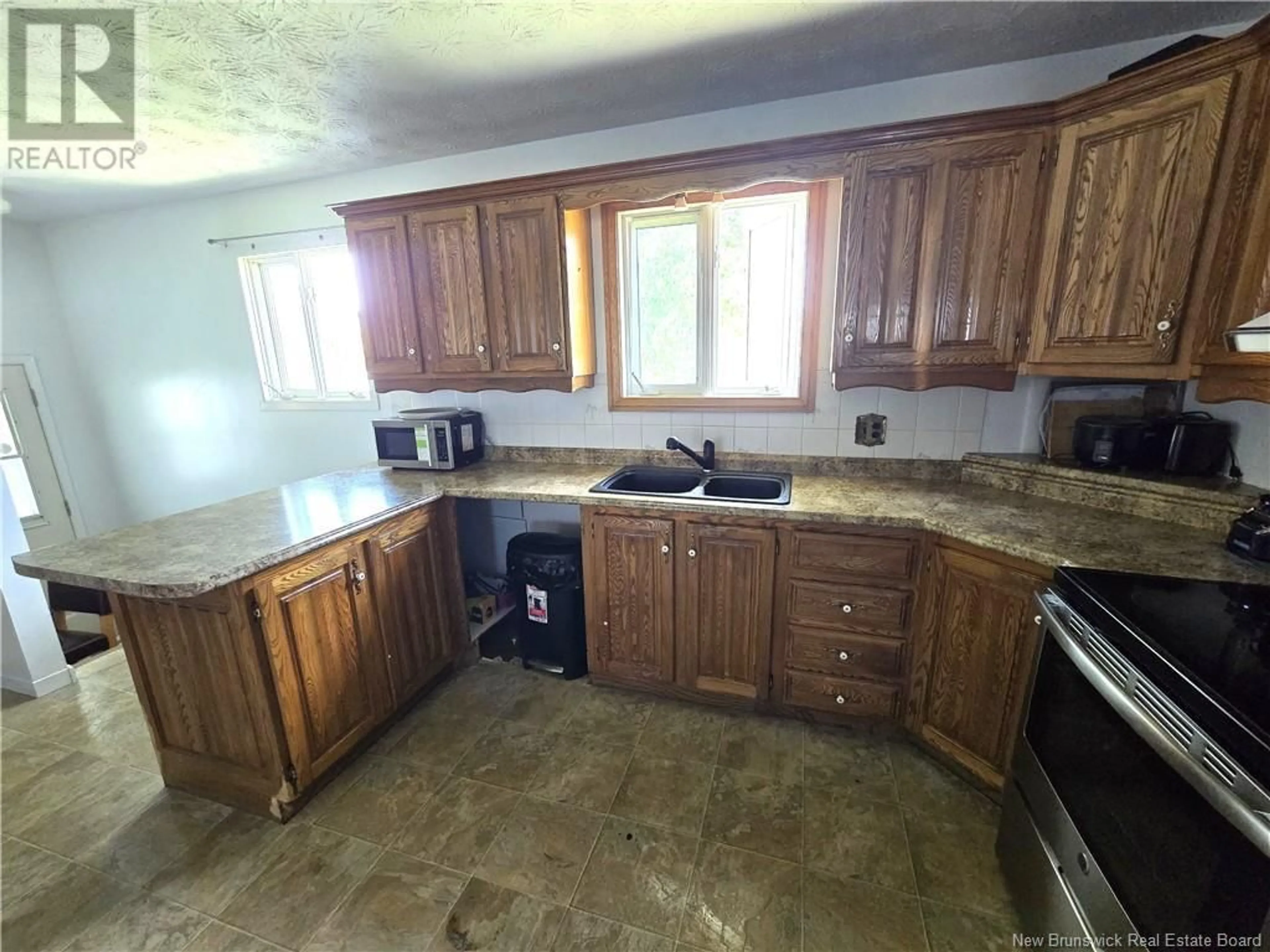 Standard kitchen, unknown for 56 32E AVENUE, Edmundston New Brunswick E3V2S2