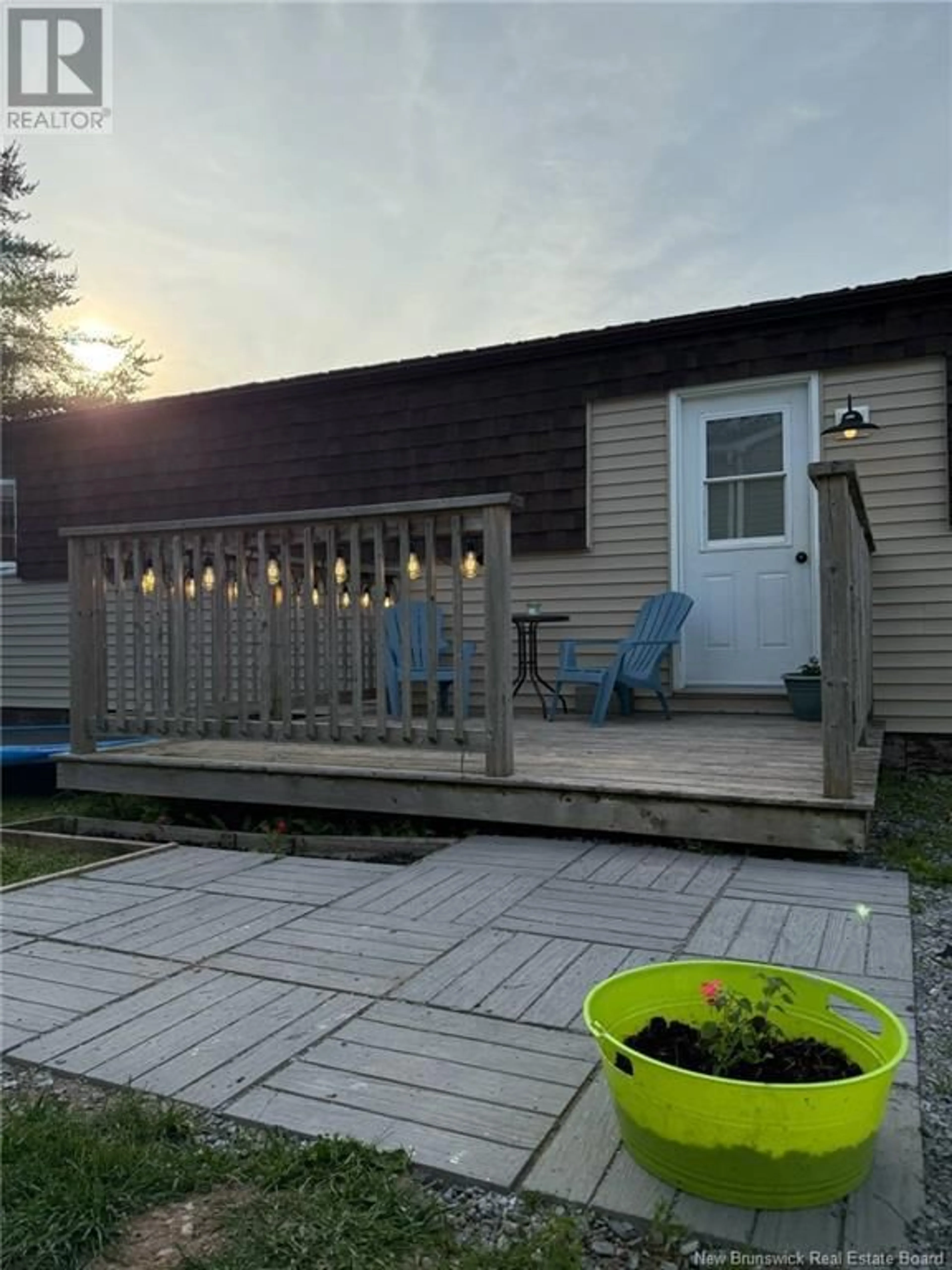 Patio, street for 18 SIXTH STREET, Quispamsis New Brunswick E2G1W3