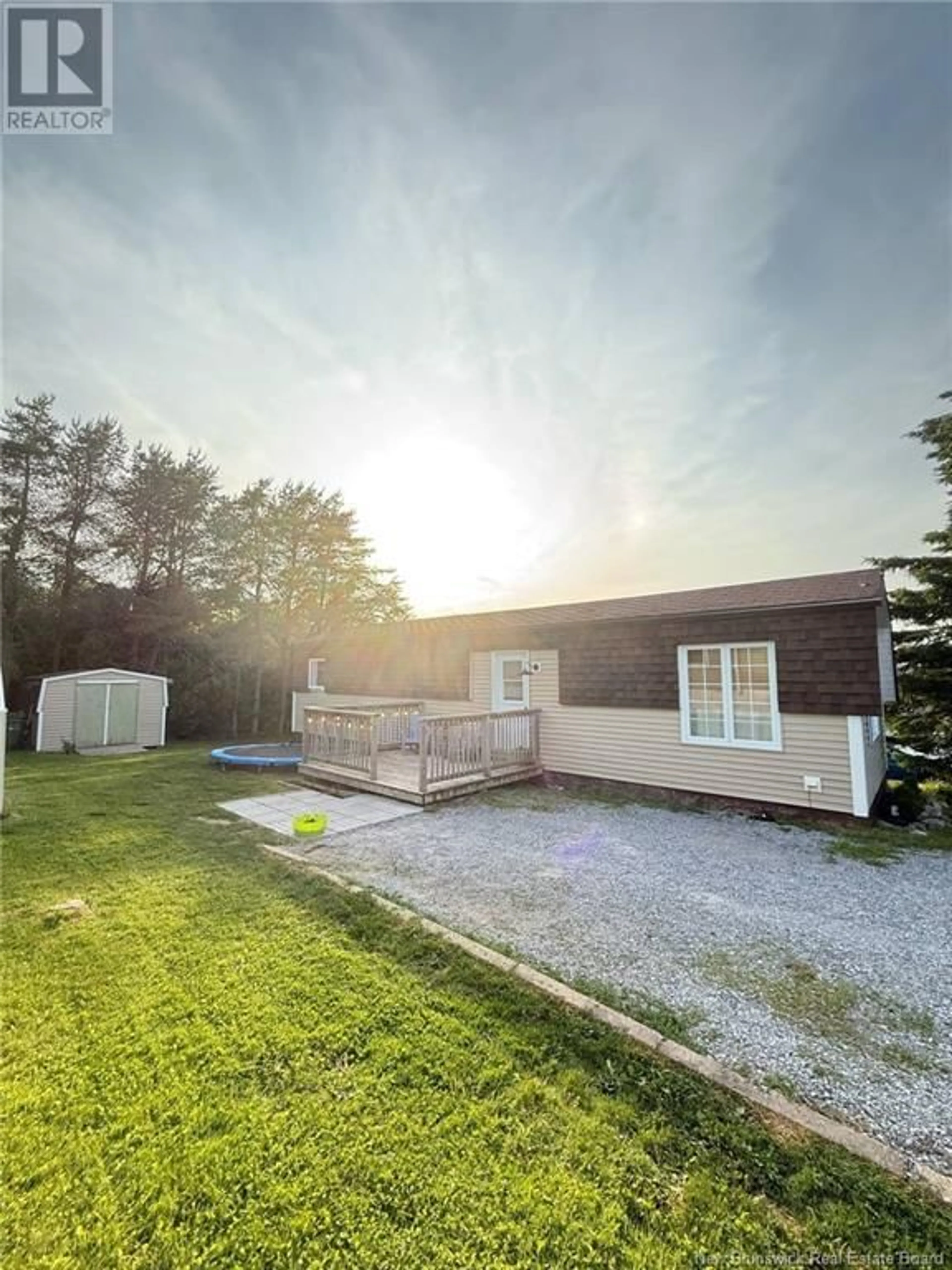 A pic from outside/outdoor area/front of a property/back of a property/a pic from drone, building for 18 SIXTH STREET, Quispamsis New Brunswick E2G1W3