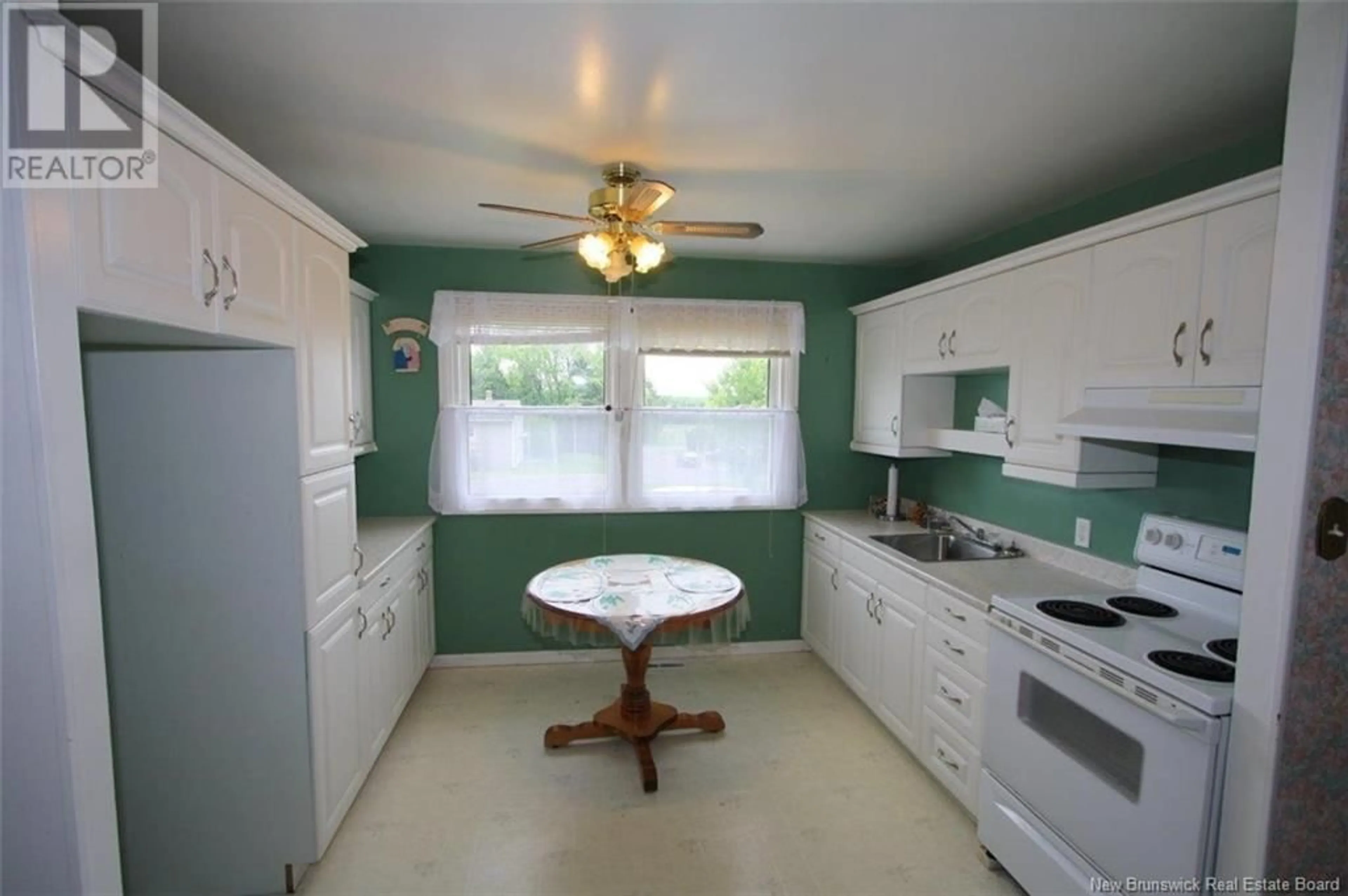 Standard kitchen, ceramic/tile floor for 556 EMBLEM COURT, Oromocto New Brunswick E3V1H7
