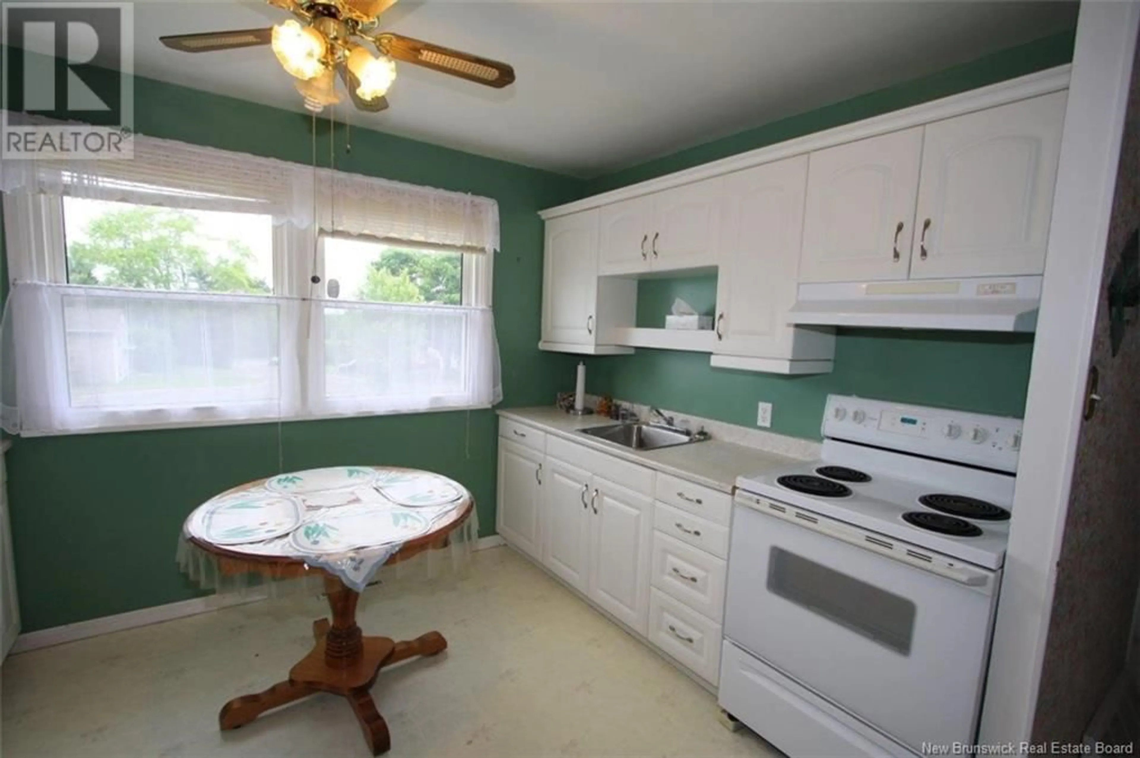 Standard kitchen, ceramic/tile floor for 556 EMBLEM COURT, Oromocto New Brunswick E3V1H7