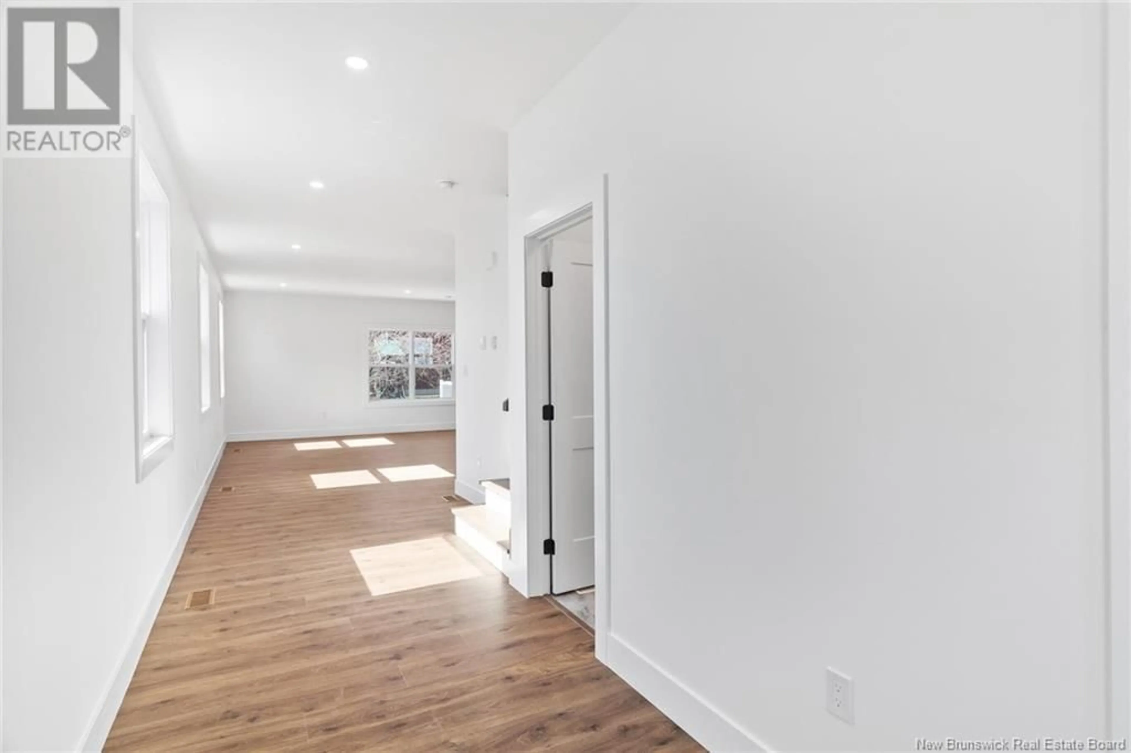 Indoor entryway for 735 HILLCREST DRIVE, Fredericton New Brunswick E3A5K7