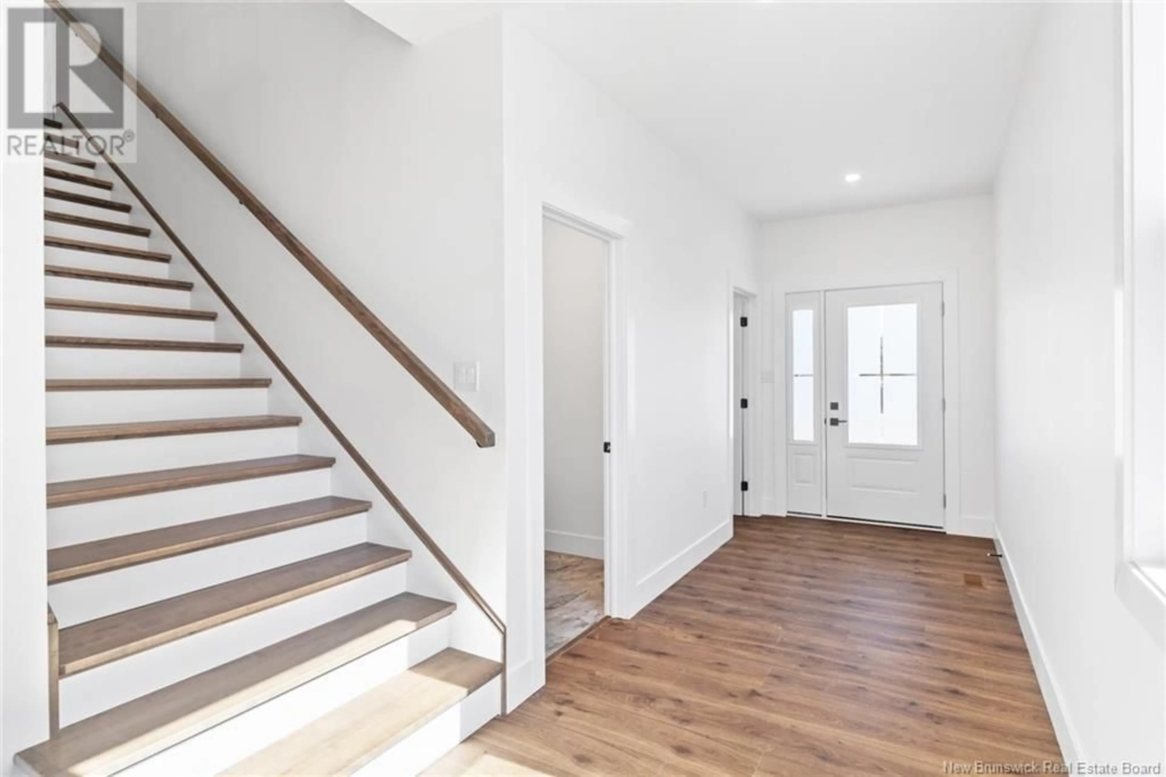 Indoor entryway for 735 HILLCREST DRIVE, Fredericton New Brunswick E3A5K7