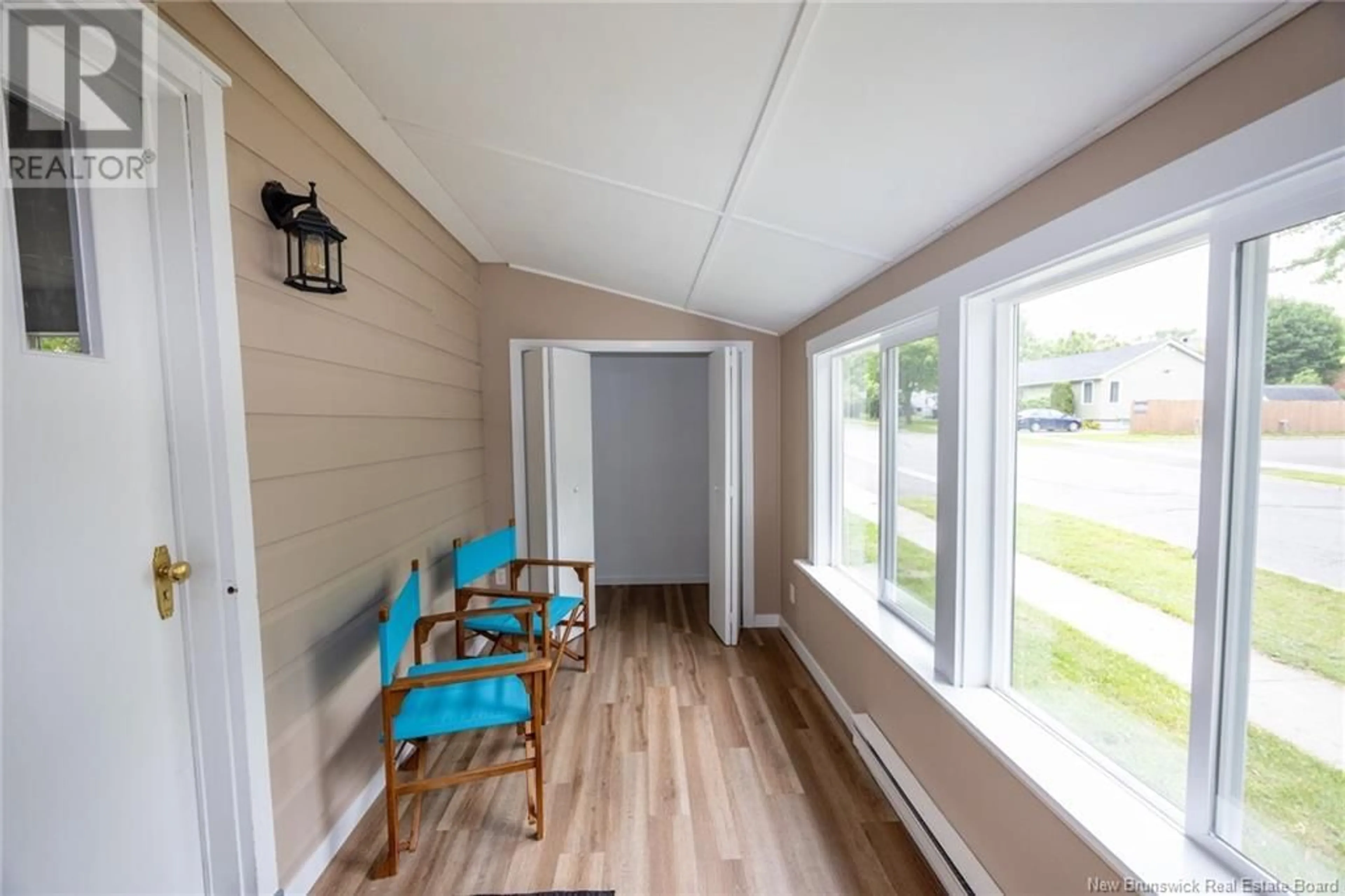 Indoor entryway for 516 NORTHUMBERLAND STREET, Fredericton New Brunswick E3B3K8